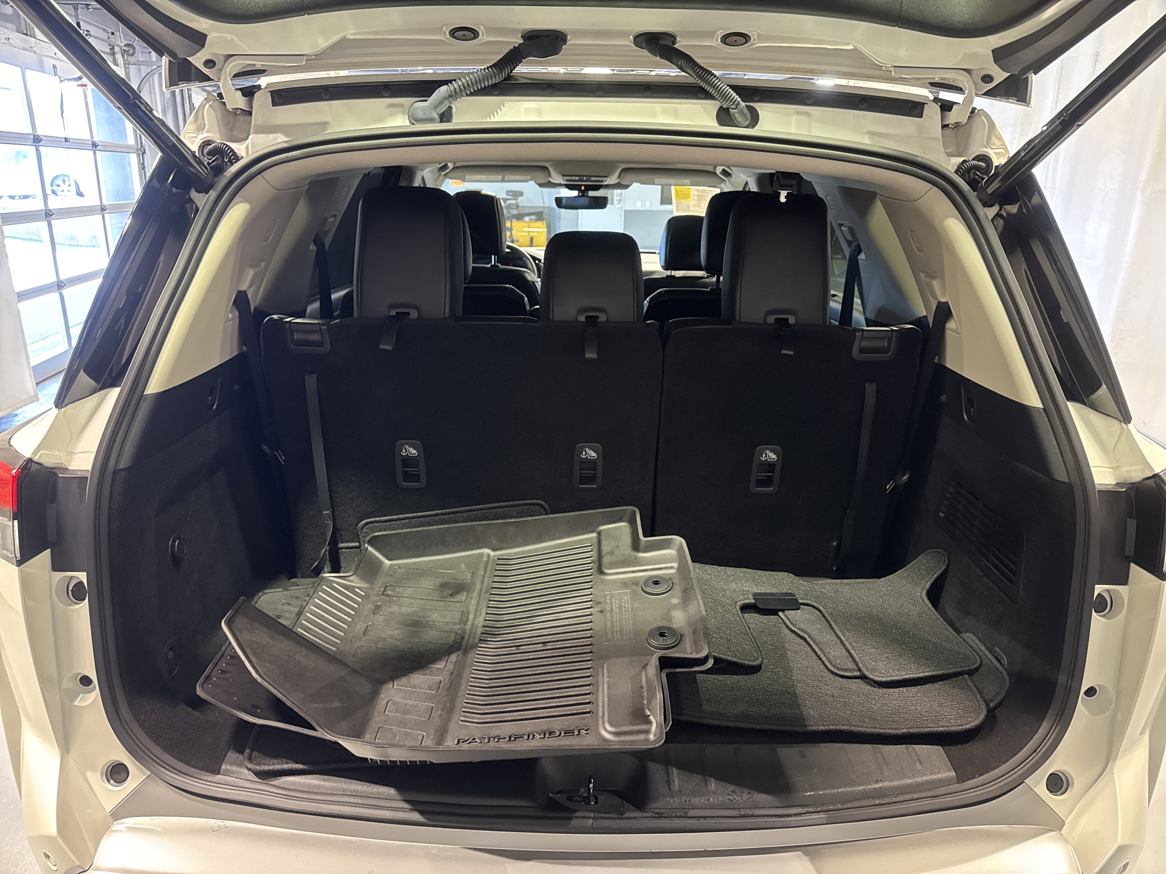 2023 Nissan Pathfinder SL W/Premium Package