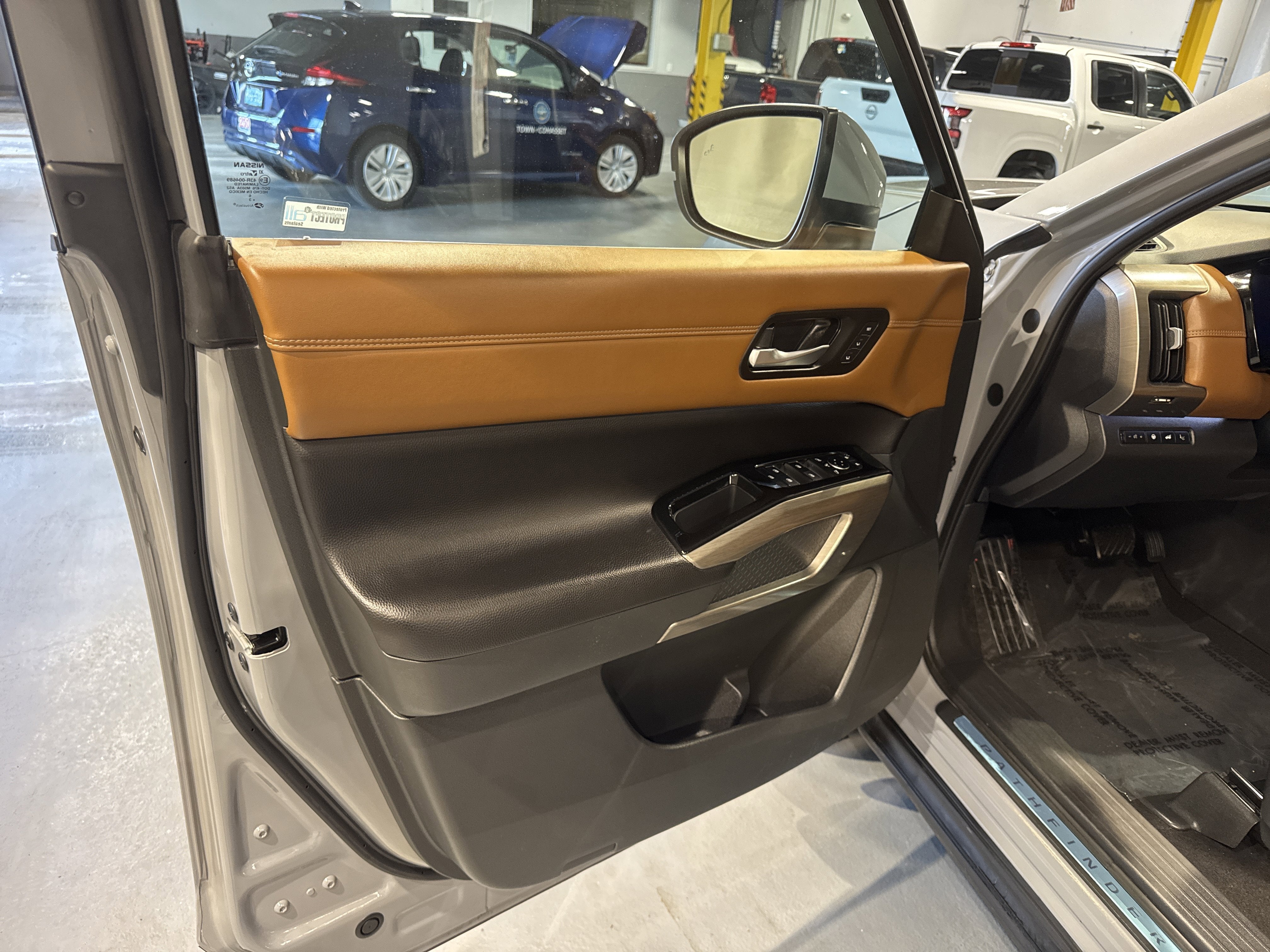 2024 Nissan Pathfinder Platinum W/Captain's Chairs