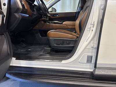 2023 Nissan Pathfinder Platinum W/Captain's Chairs