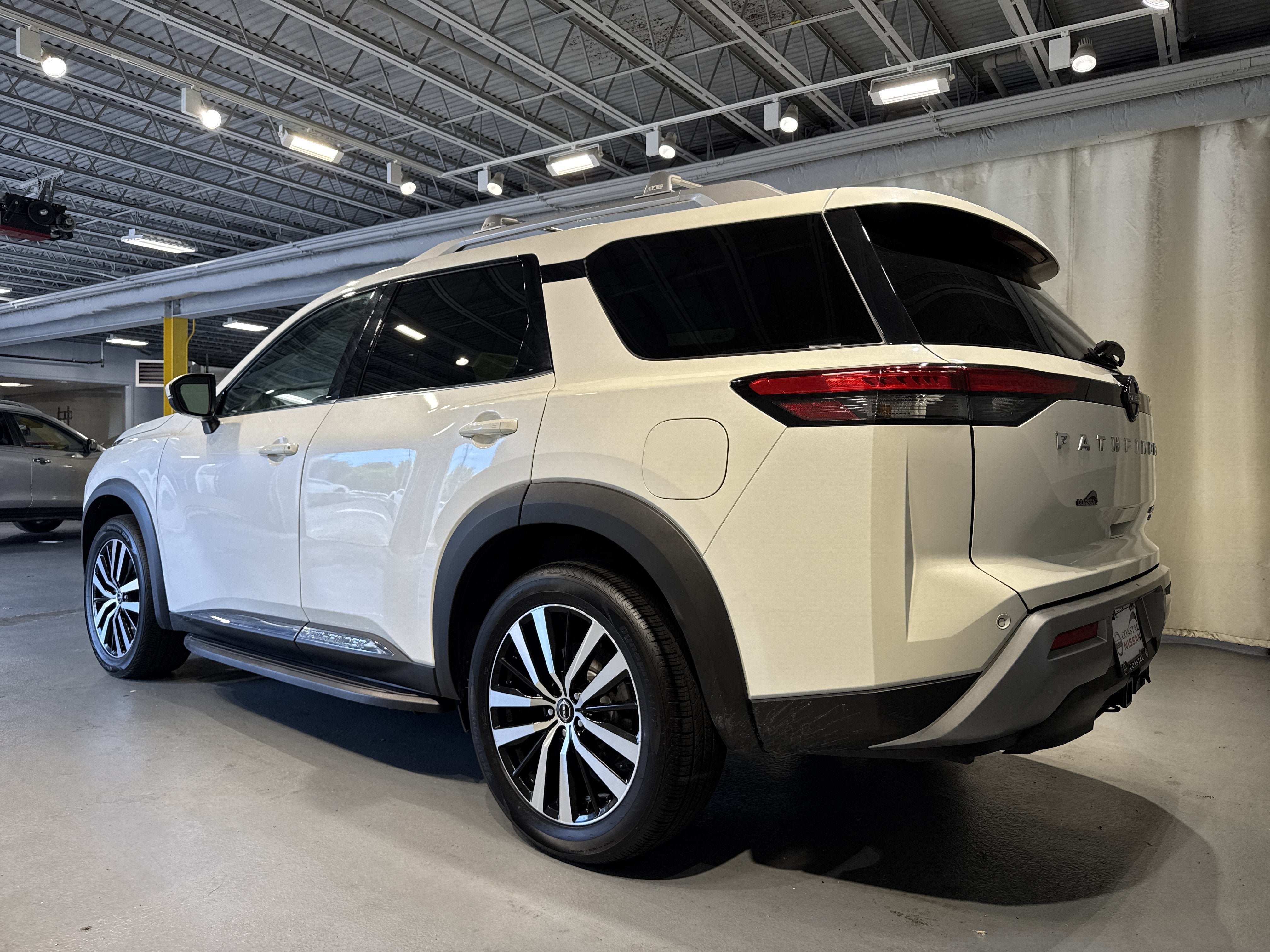2023 Nissan Pathfinder Platinum W/Captain's Chairs