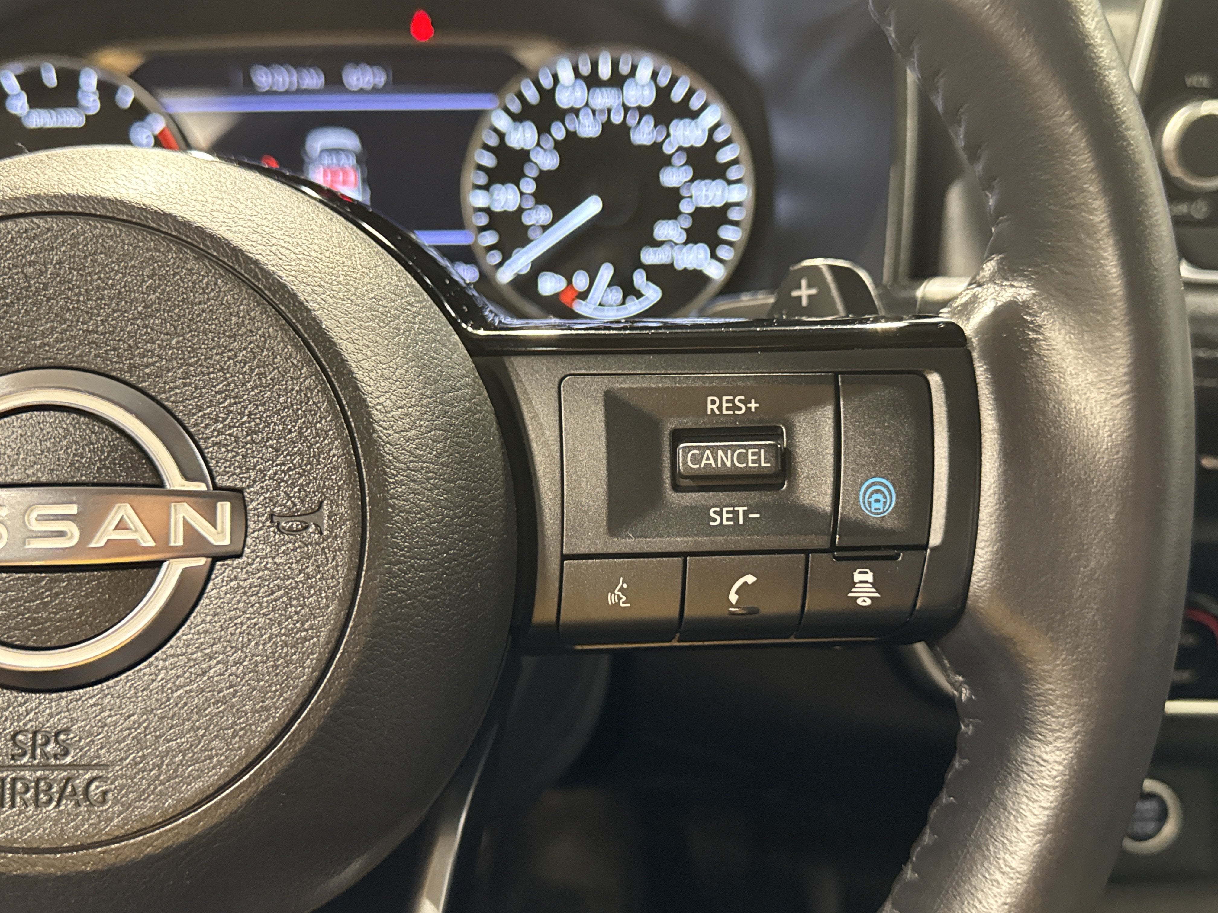 2023 Nissan Rogue SV W/Premium Package & Midnight Package