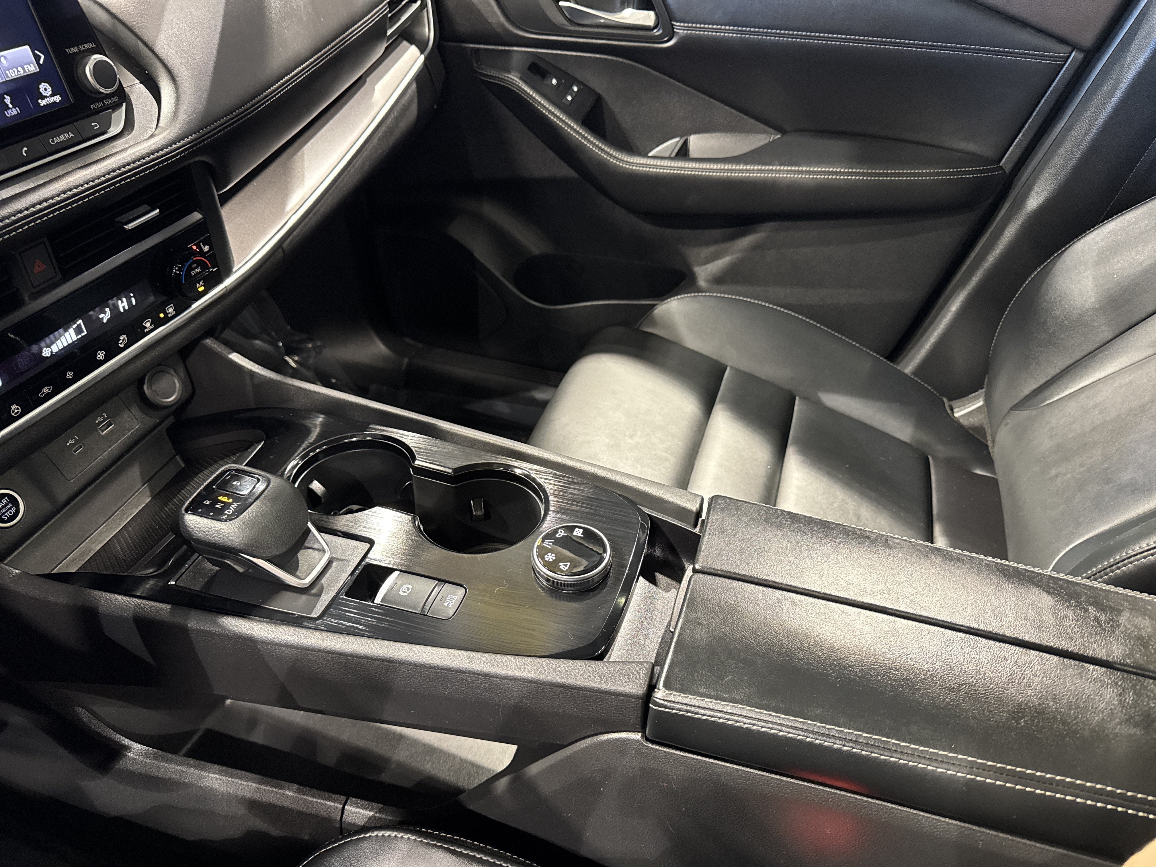 2023 Nissan Rogue SV W/Premium Package & Midnight Package