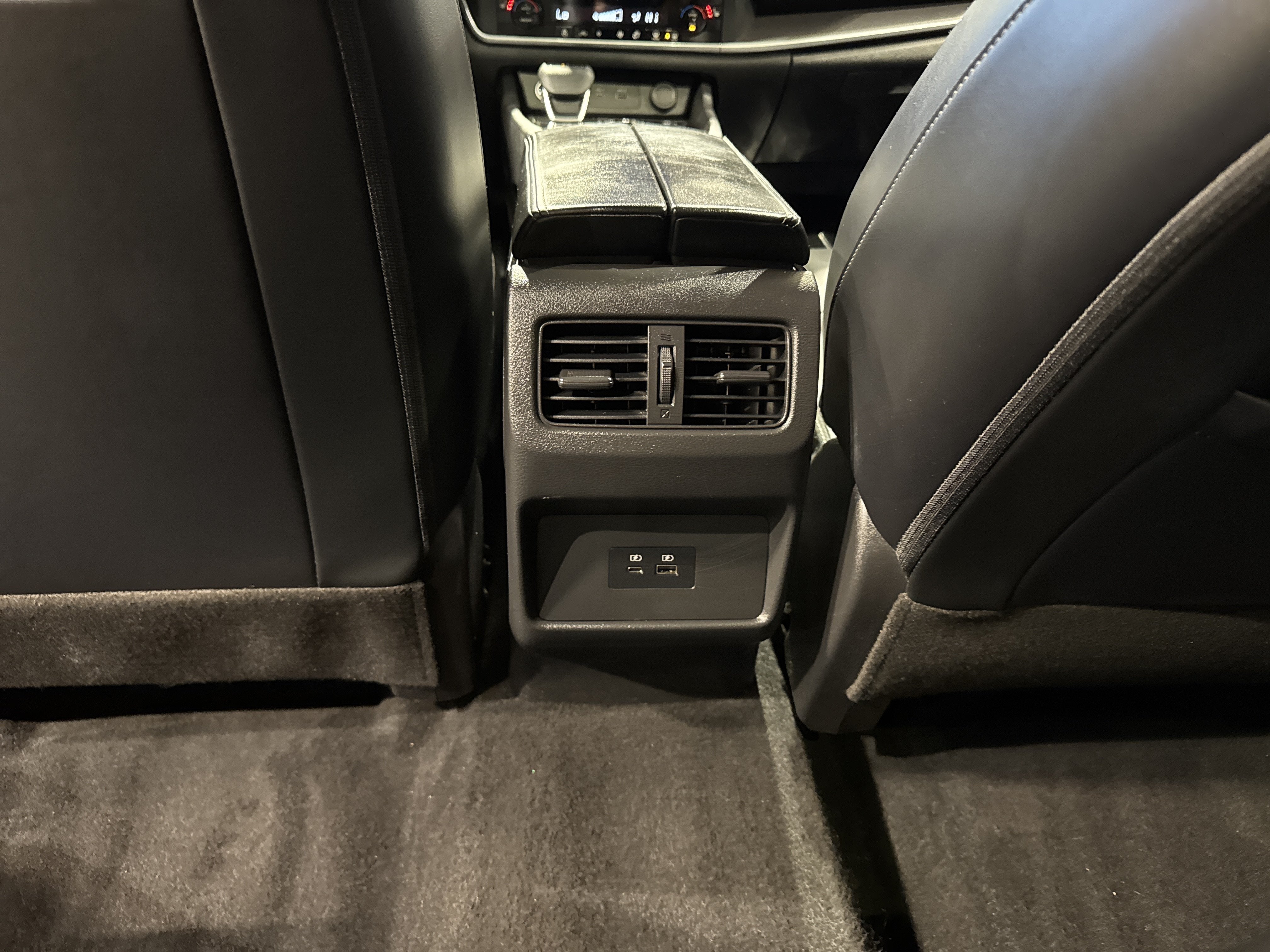 2023 Nissan Rogue SV W/Premium Package & Midnight Package