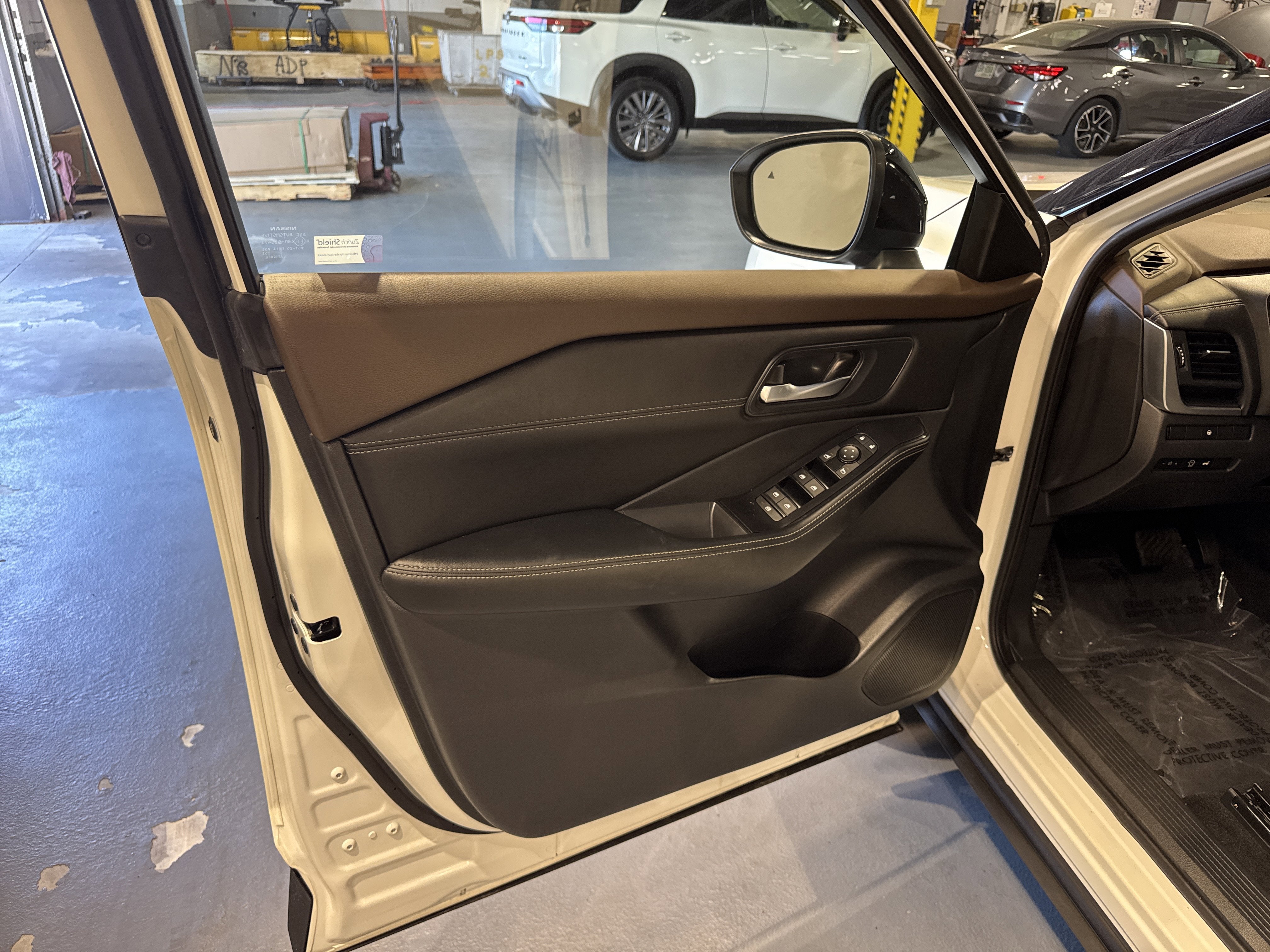 2023 Nissan Rogue SV W/Premium Package & Midnight Package