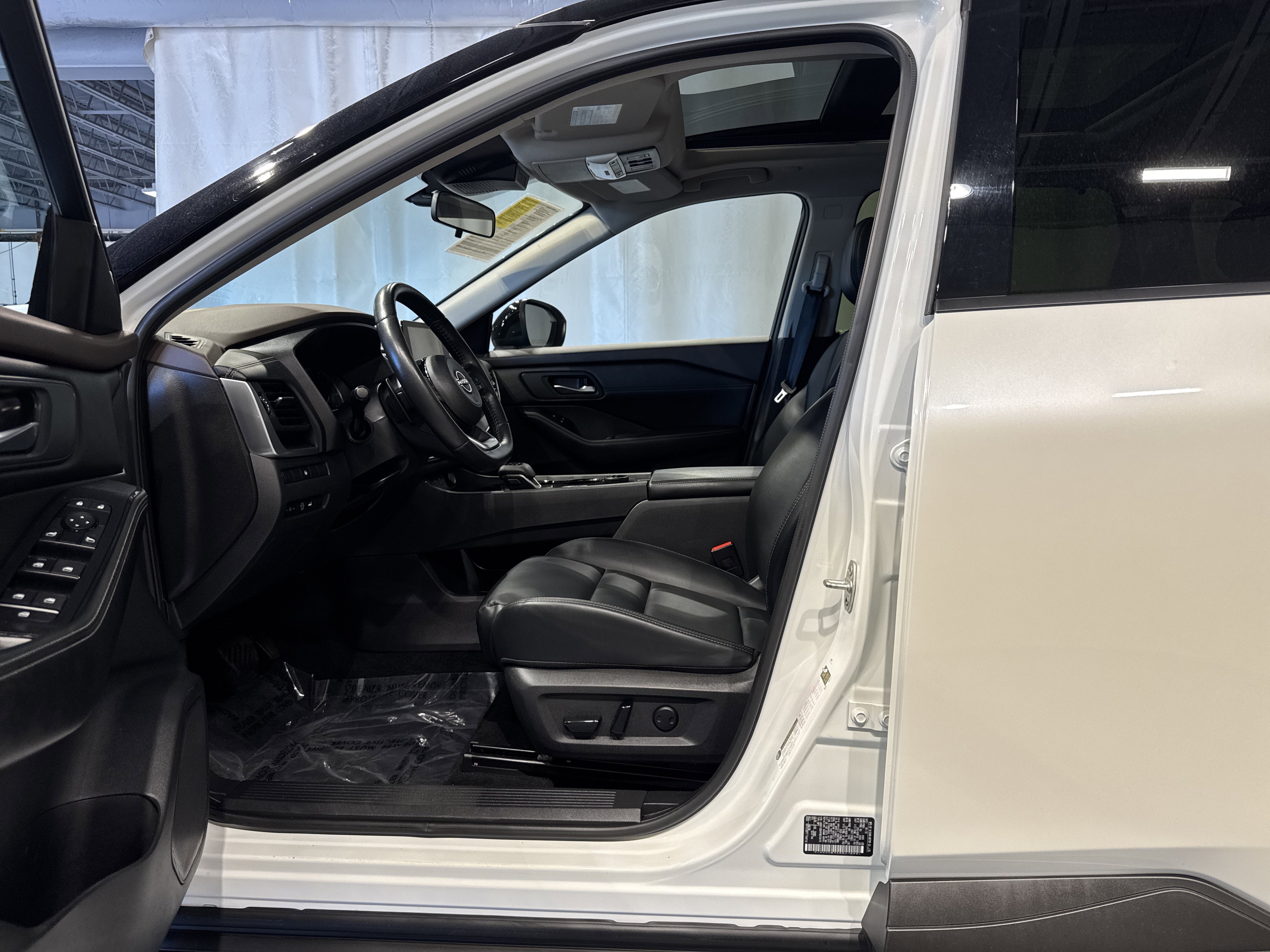 2023 Nissan Rogue SV W/Premium Package & Midnight Package