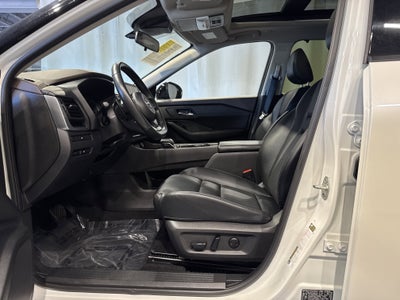 2023 Nissan Rogue SV W/Premium Package & Midnight Package