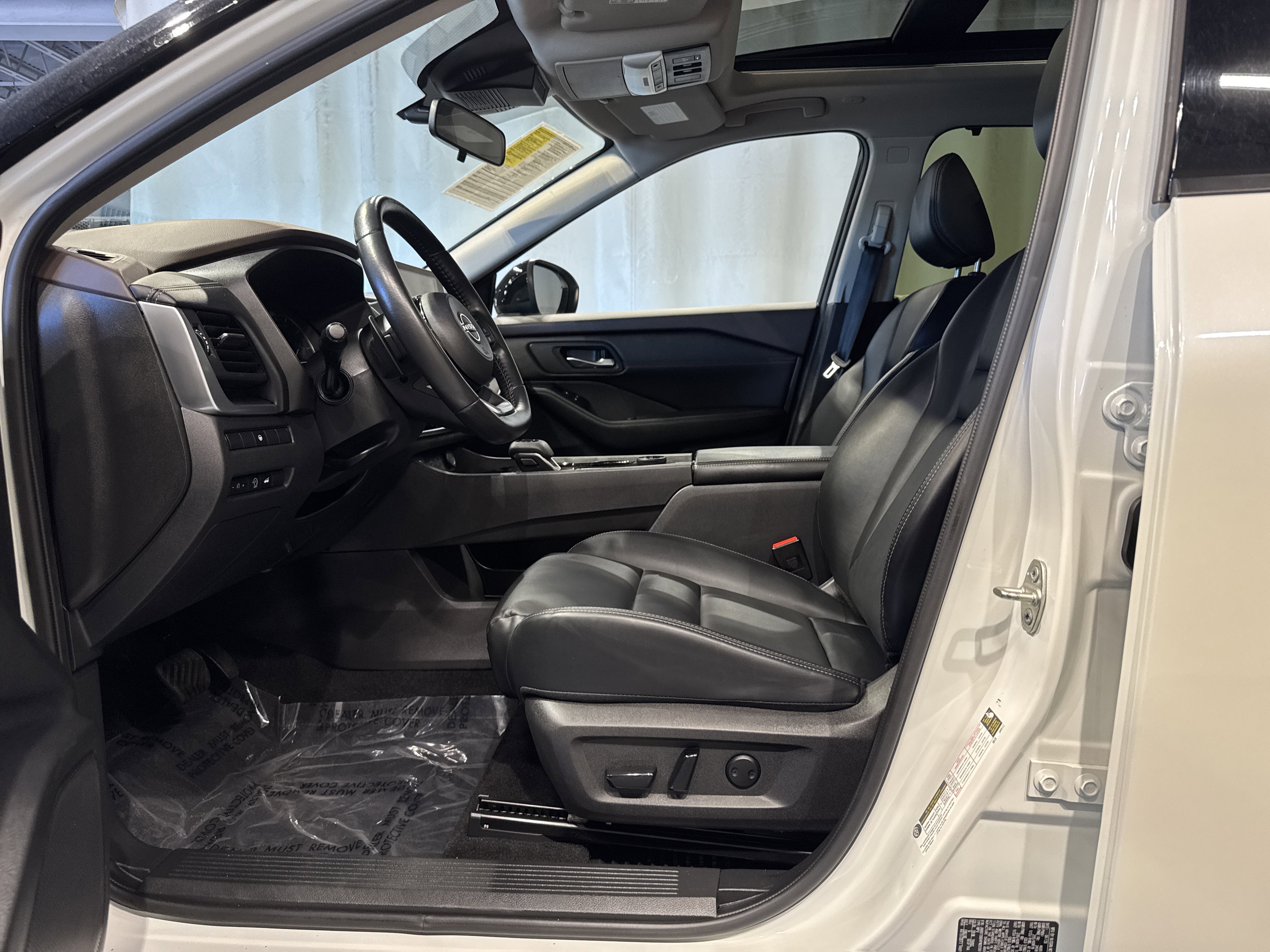 2023 Nissan Rogue SV W/Premium Package & Midnight Package