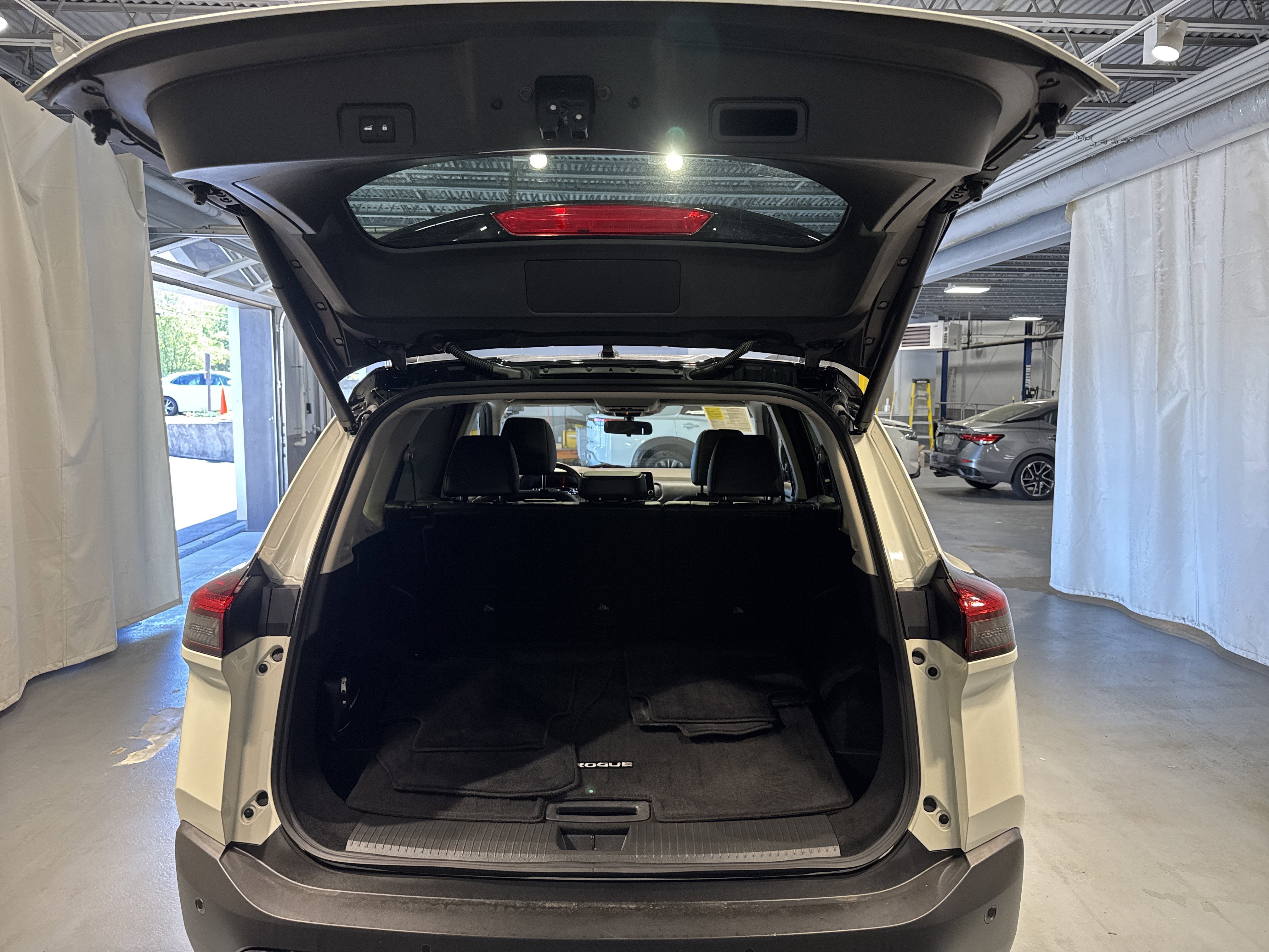 2023 Nissan Rogue SV W/Premium Package & Midnight Package