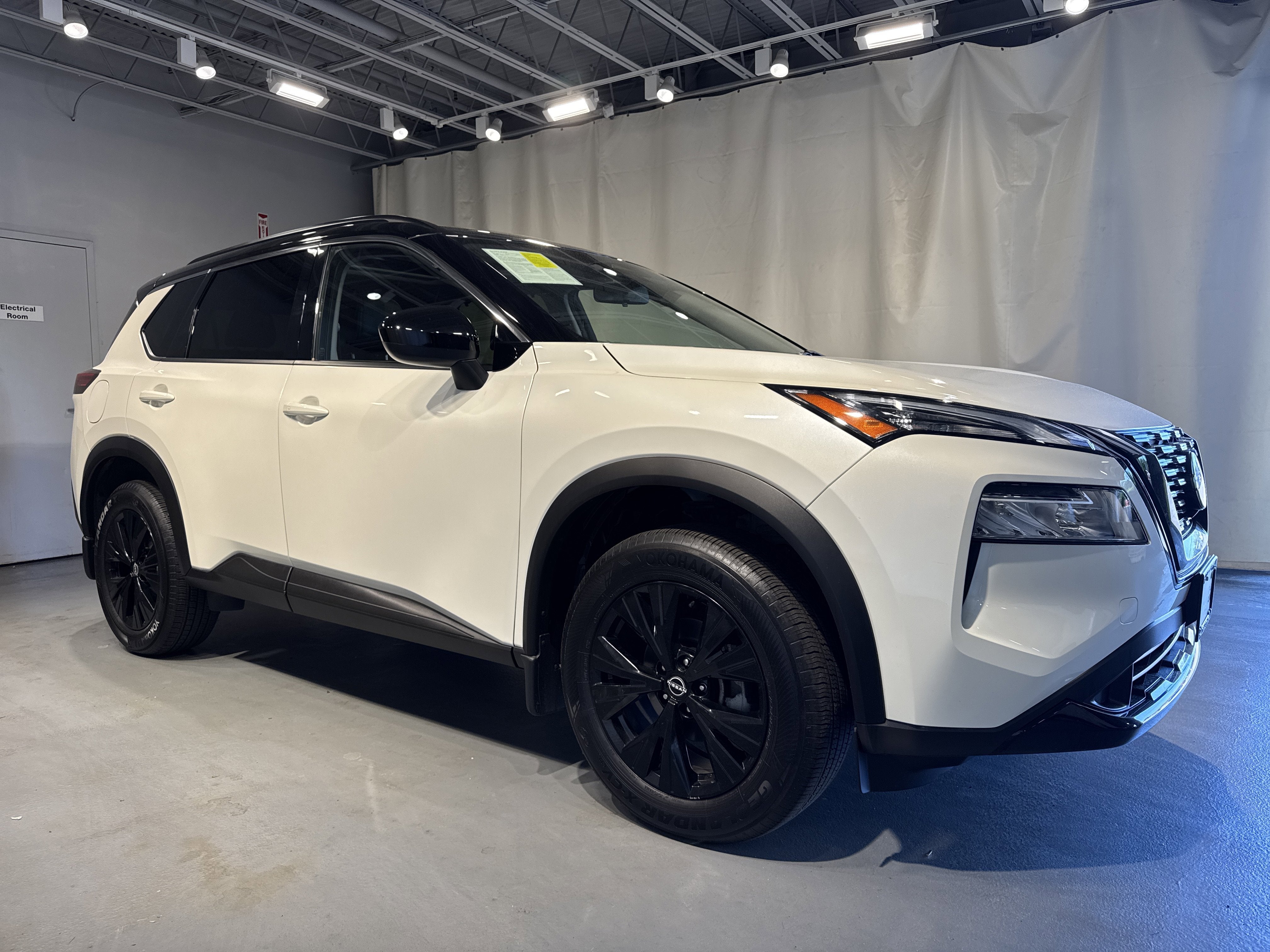 2023 Nissan Rogue SV W/Premium Package & Midnight Package