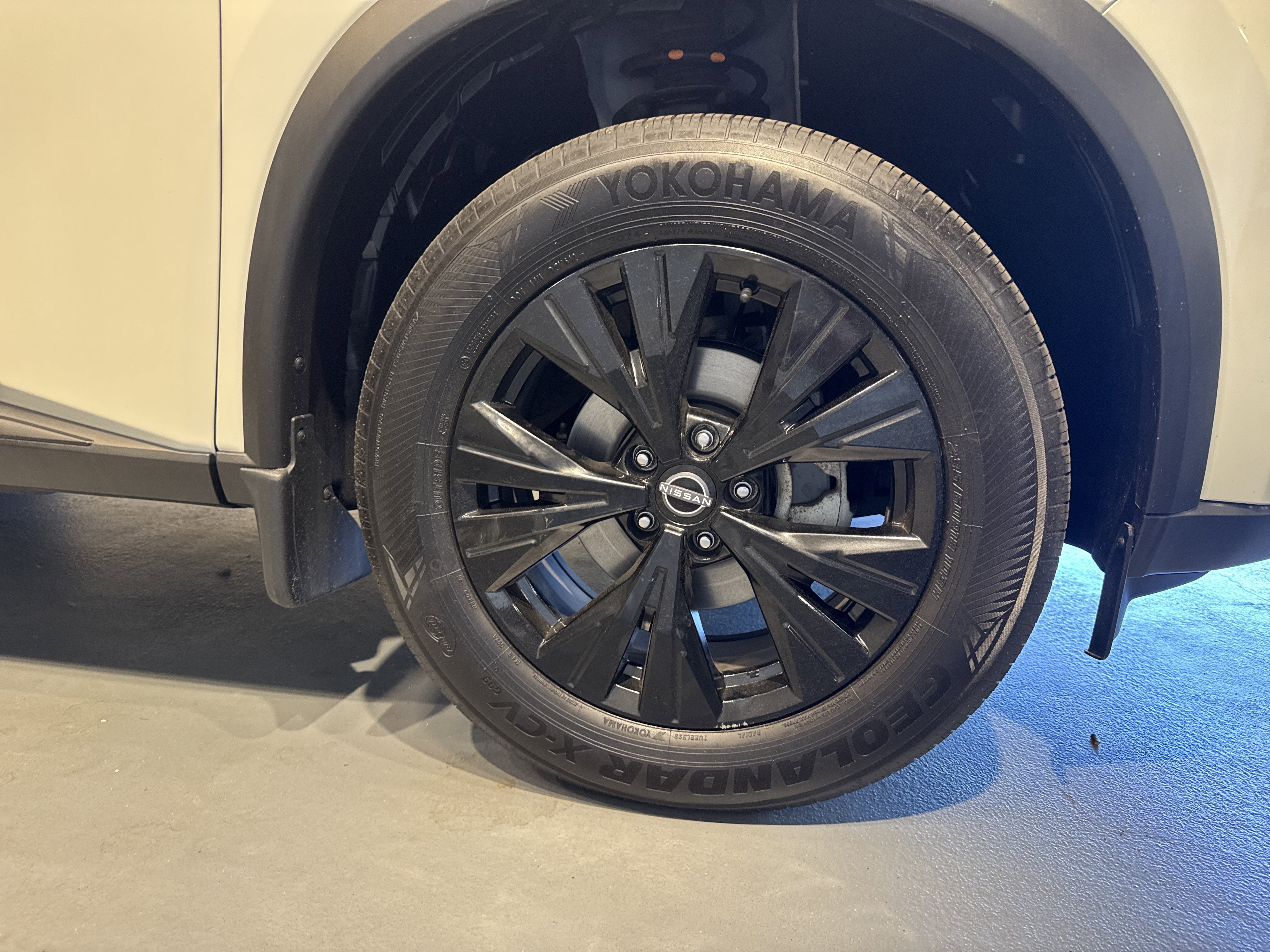 2023 Nissan Rogue SV W/Premium Package & Midnight Package