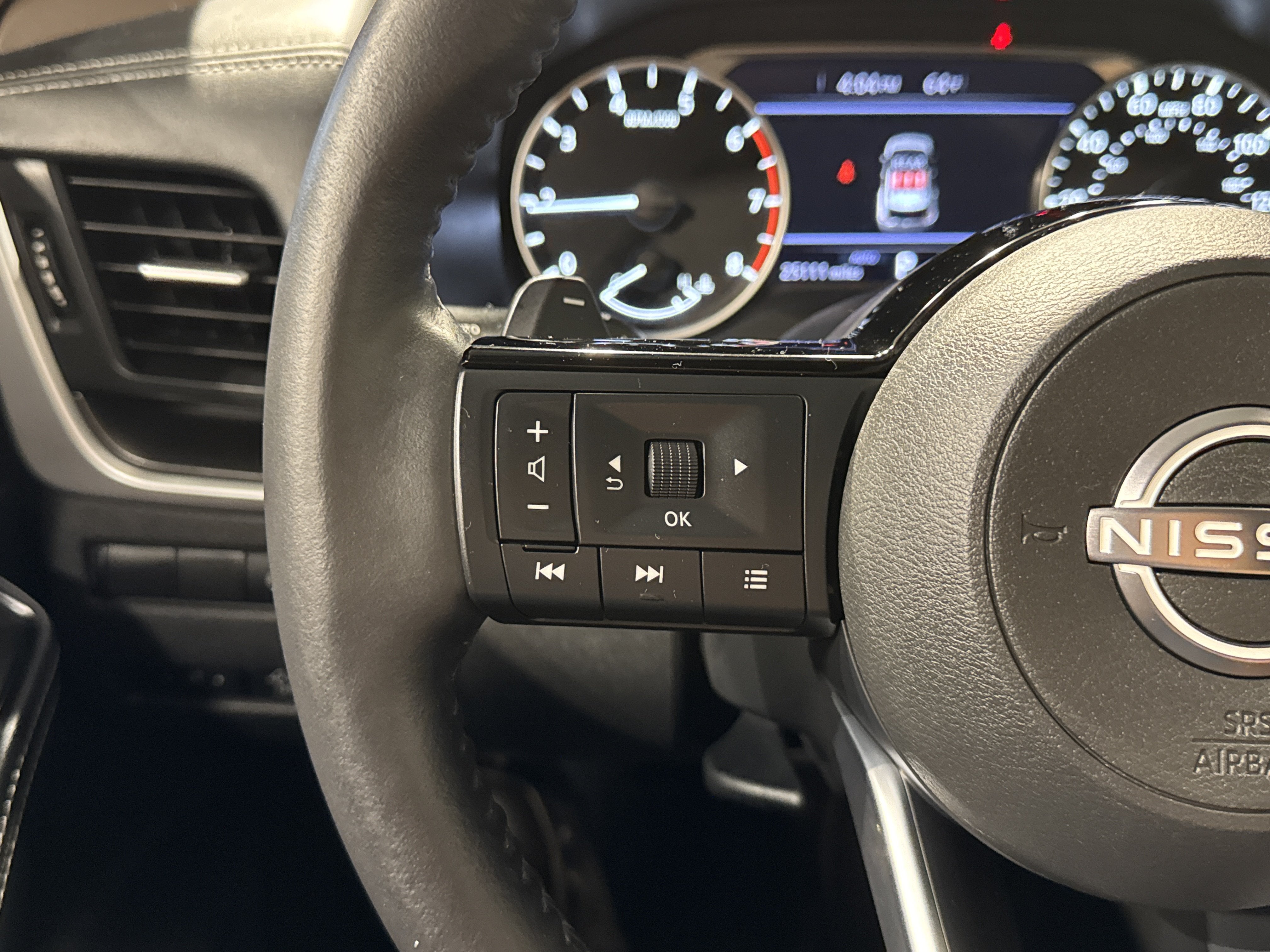 2023 Nissan Rogue SV W/Premium Package & Midnight Package