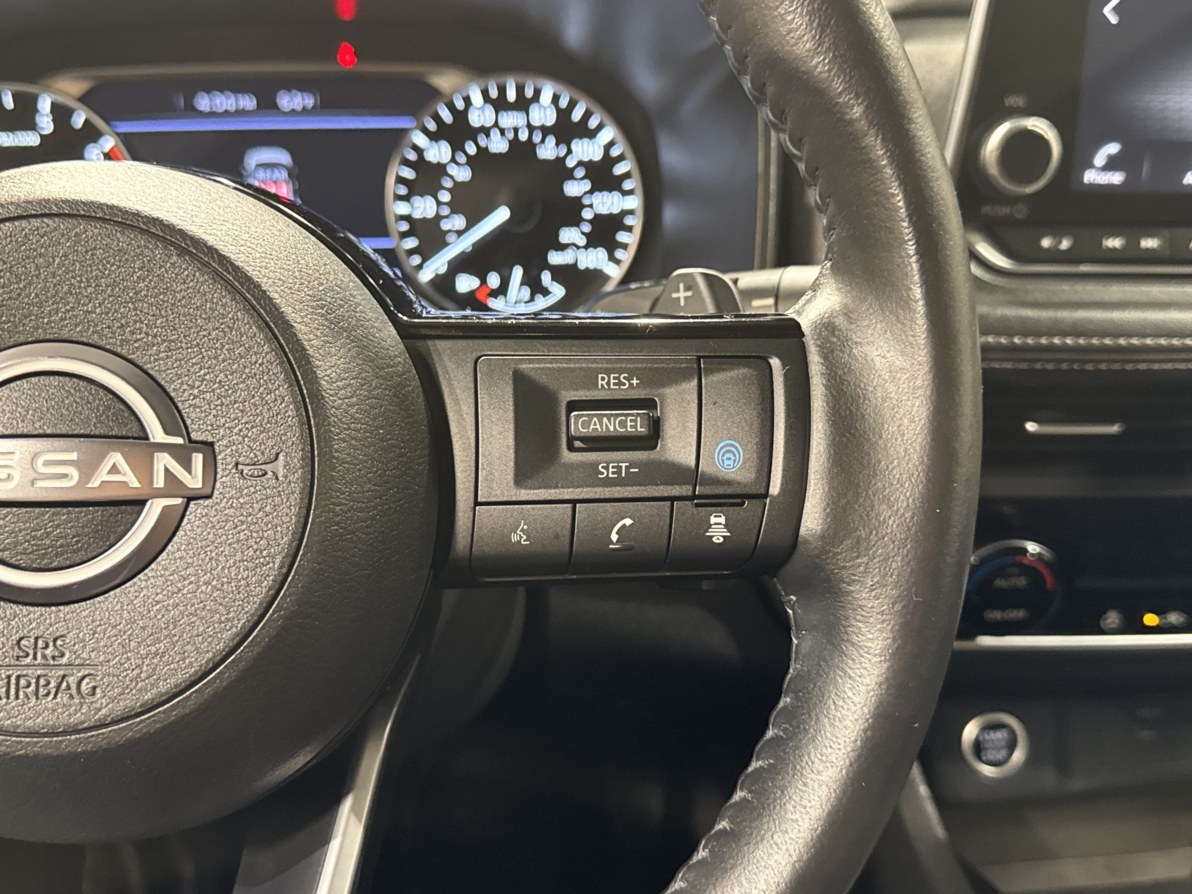 2023 Nissan Rogue SV W/Premium Package & Midnight Package