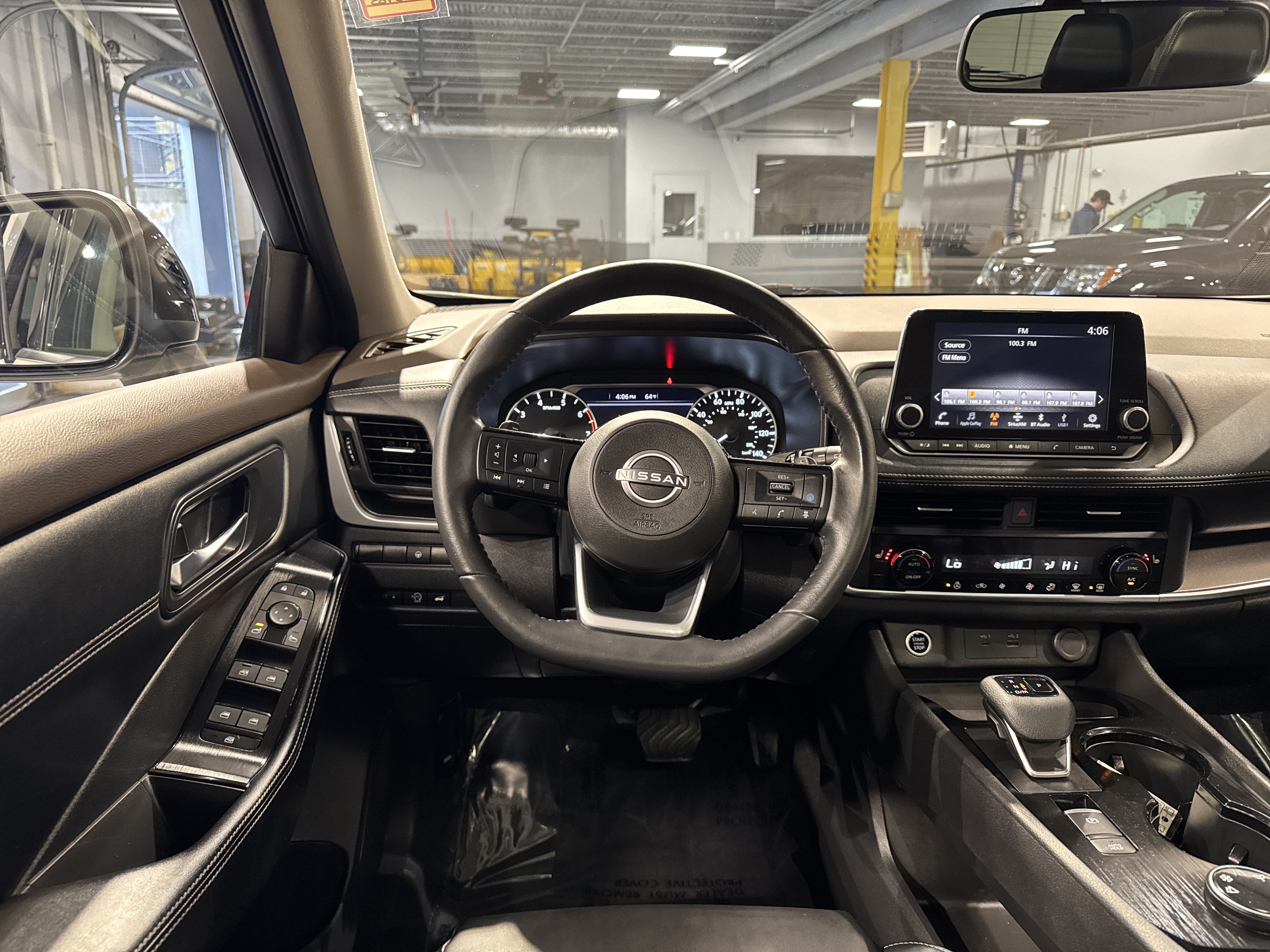 2023 Nissan Rogue SV W/Premium Package & Midnight Package