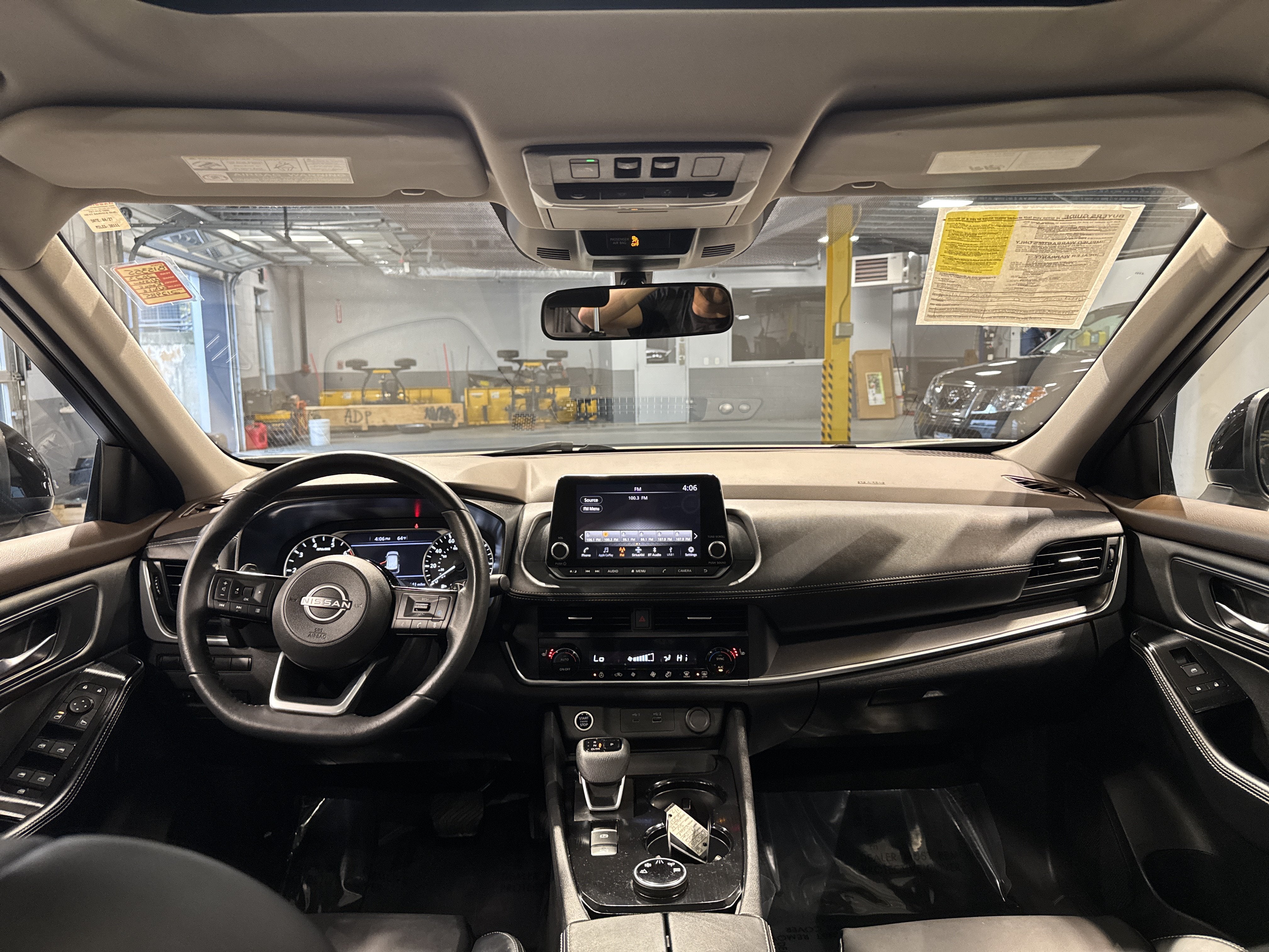 2023 Nissan Rogue SV W/Premium Package & Midnight Package