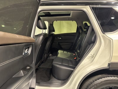 2023 Nissan Rogue SV W/Premium Package & Midnight Package