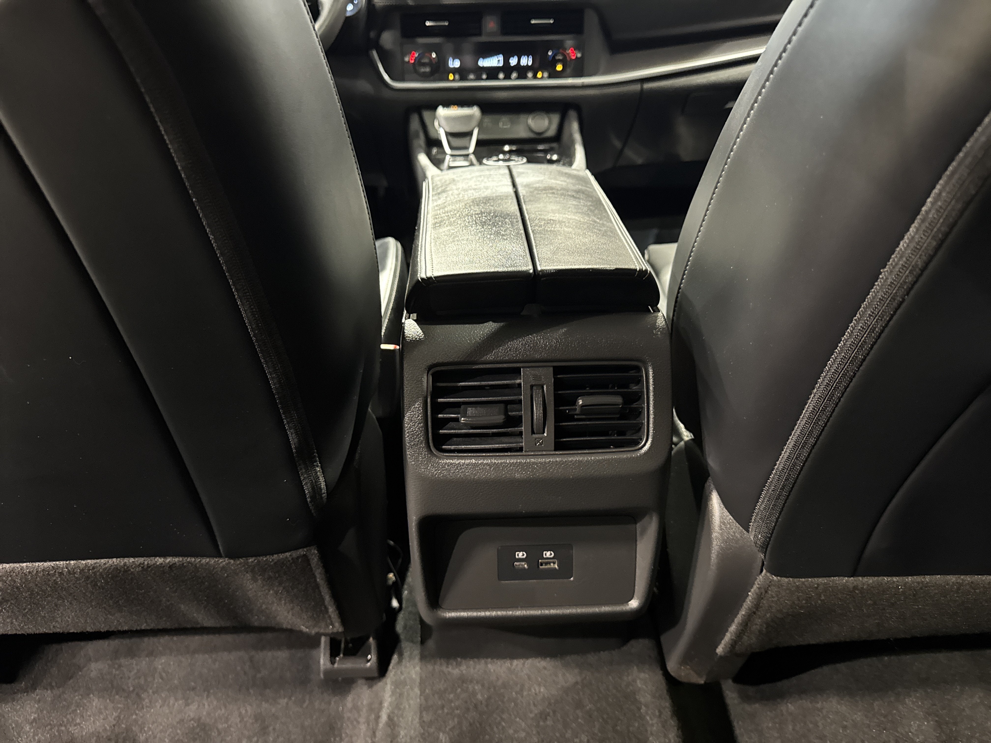 2023 Nissan Rogue SV W/Premium Package & Midnight Package