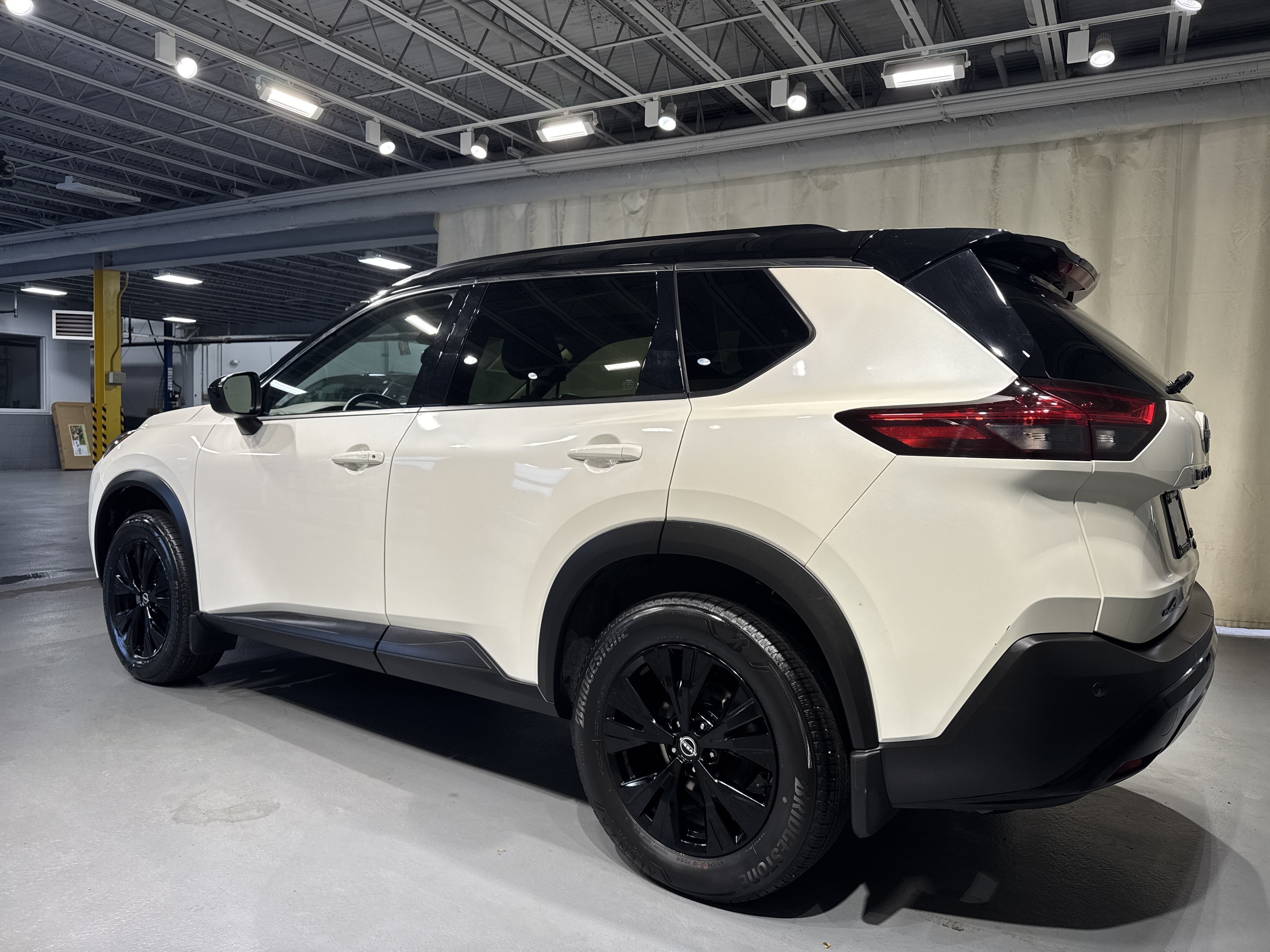 2023 Nissan Rogue SV W/Premium Package & Midnight Package