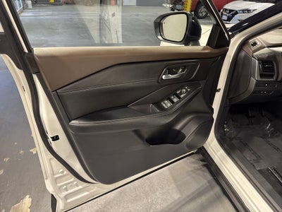 2023 Nissan Rogue SV W/Premium & Midnight Package