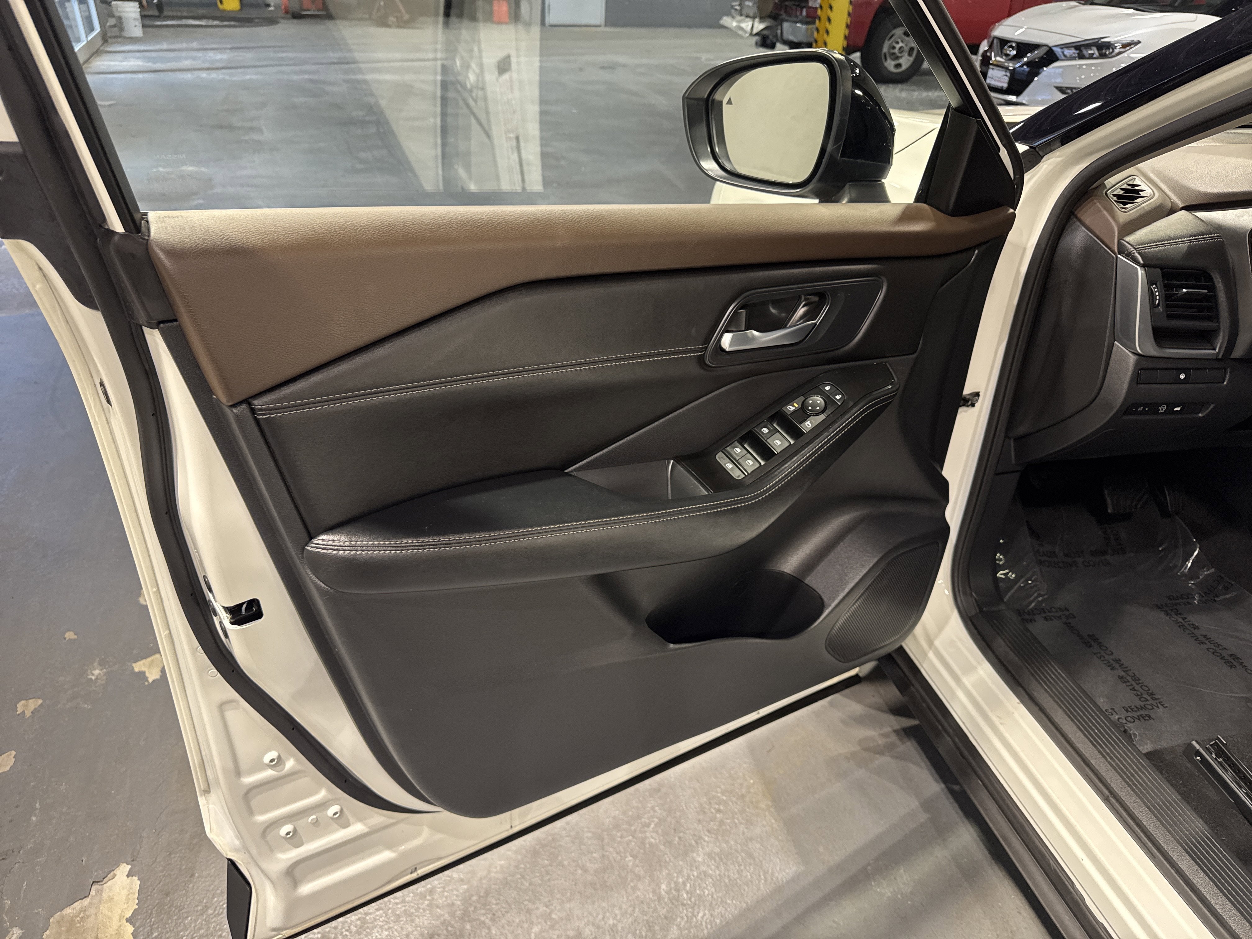 2023 Nissan Rogue SV W/Premium & Midnight Package