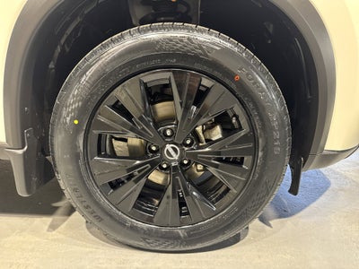 2023 Nissan Rogue SV W/Premium & Midnight Package