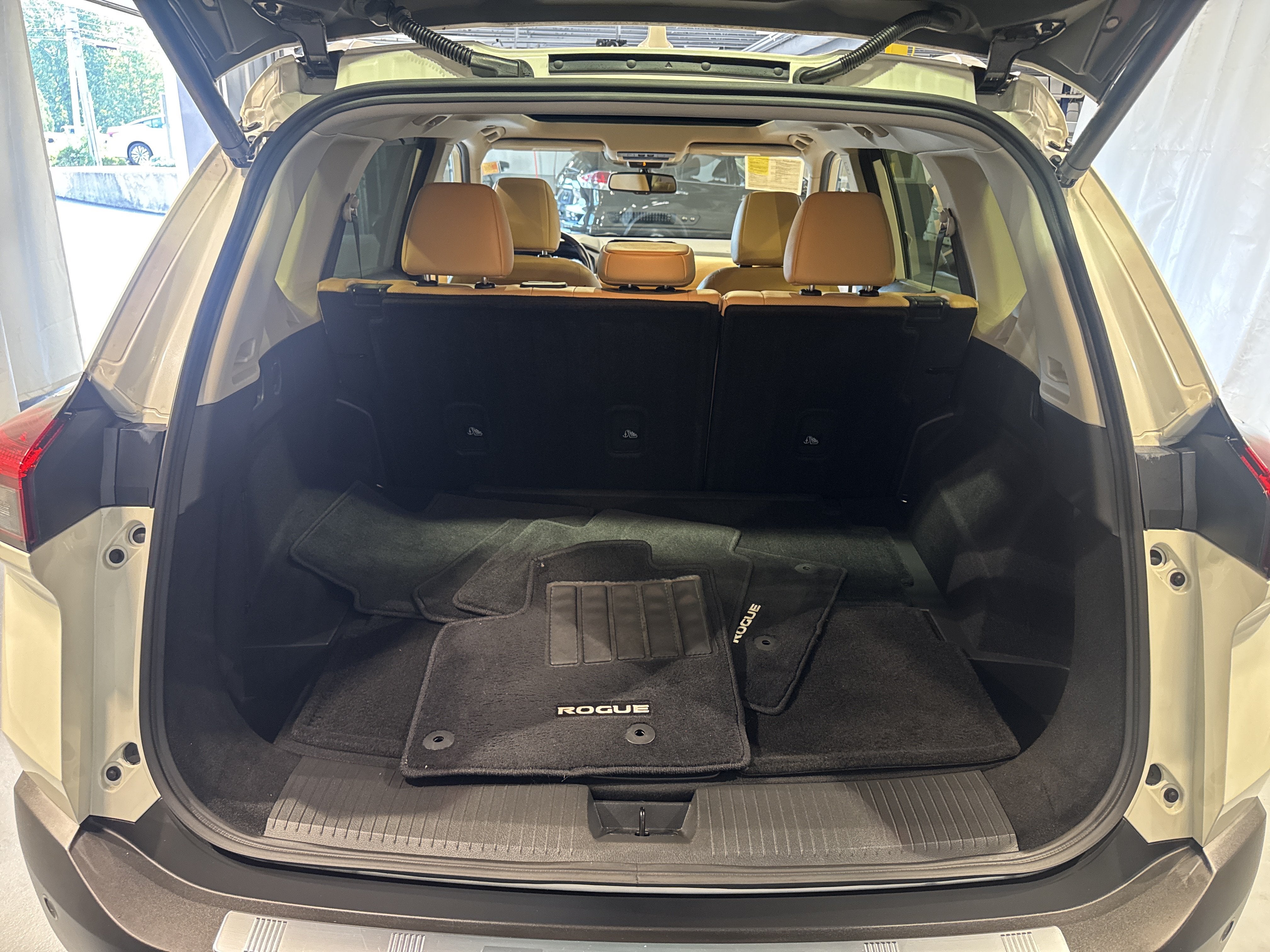 2023 Nissan Rogue Platinum W/Premium Package