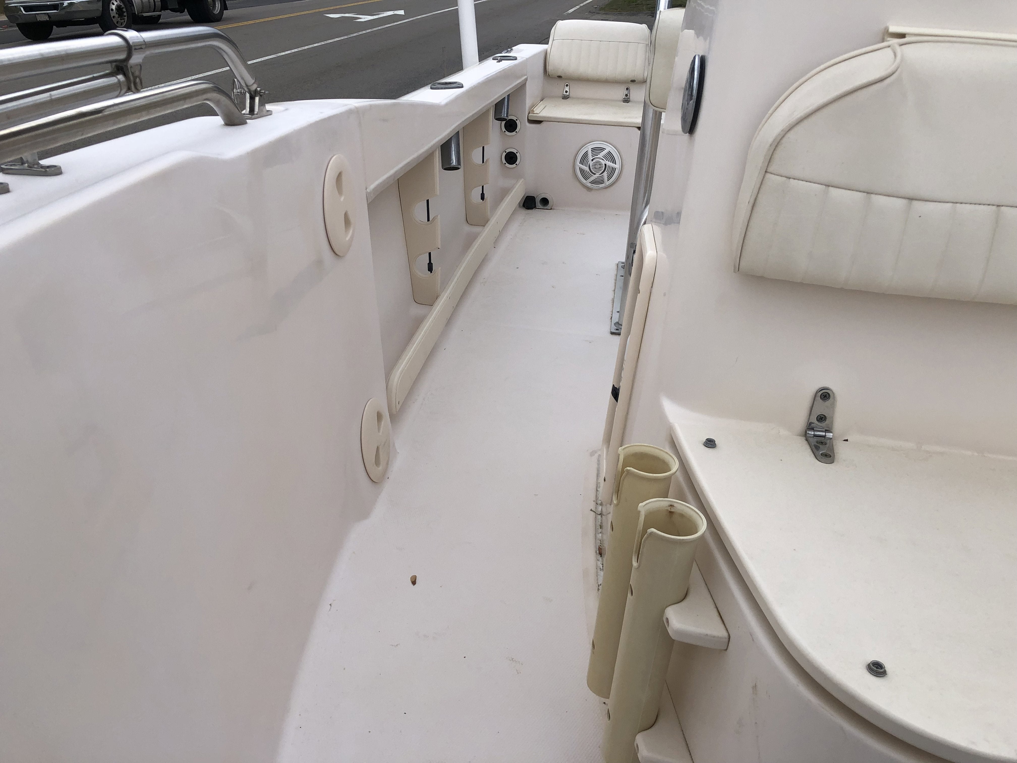 2011 GRADY WHITE 18 FISHERMAN Base