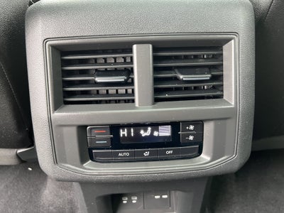 2023 Volkswagen Atlas 3.6L V6 SEL w/captains chairs
