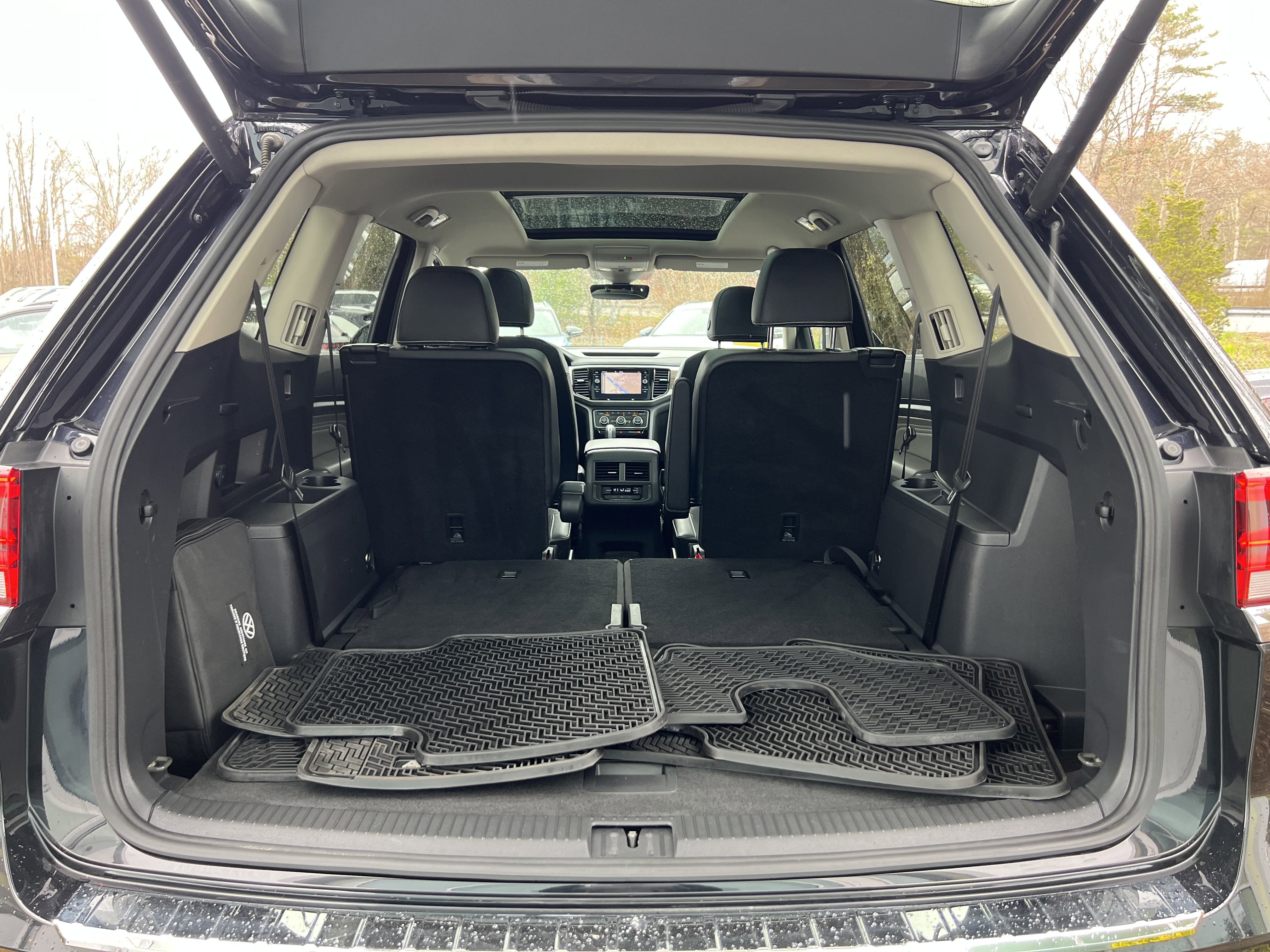 2023 Volkswagen Atlas 3.6L V6 SEL w/captains chairs