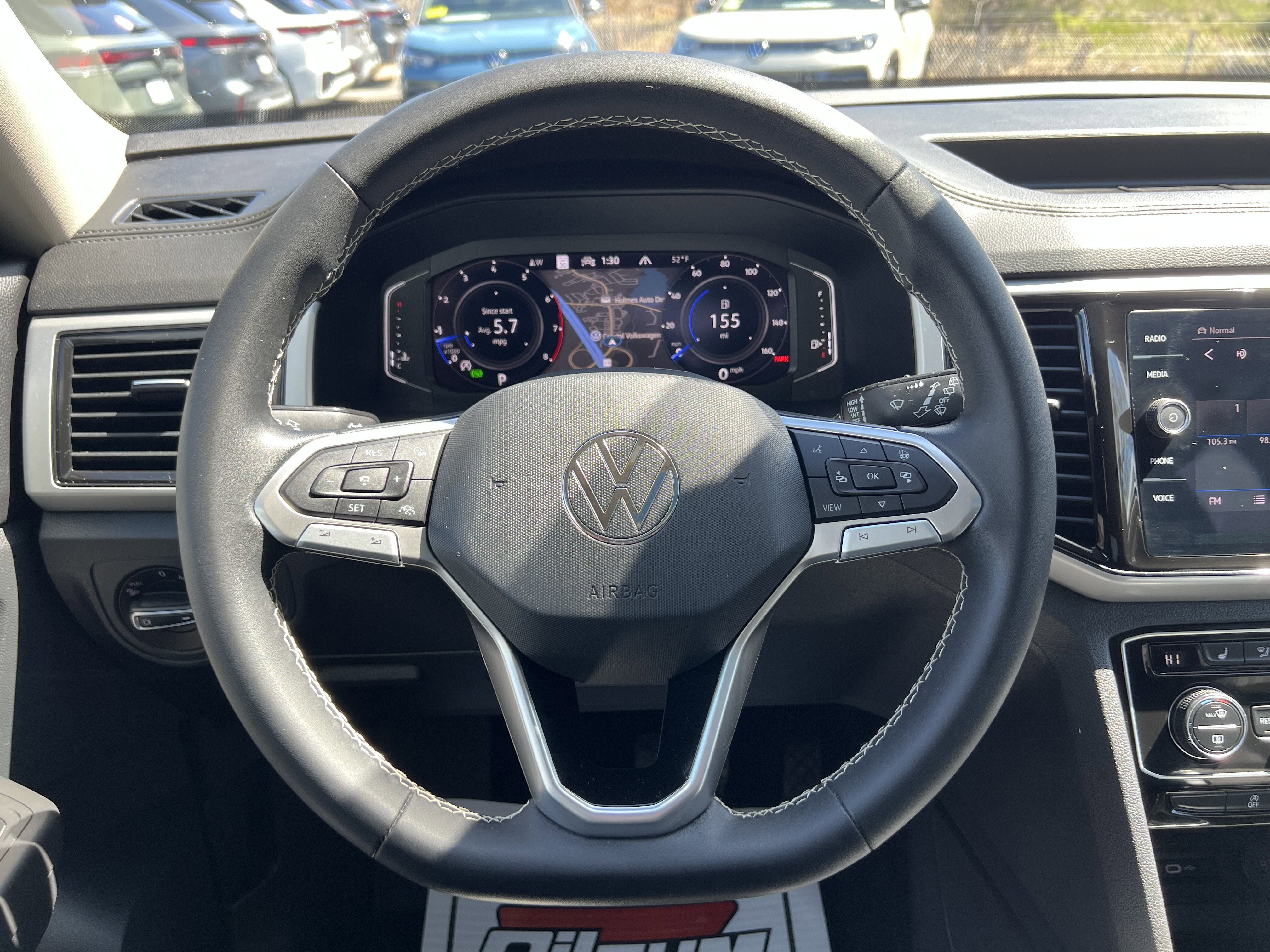 2023 Volkswagen Atlas 3.6L V6 SEL w/captains chairs
