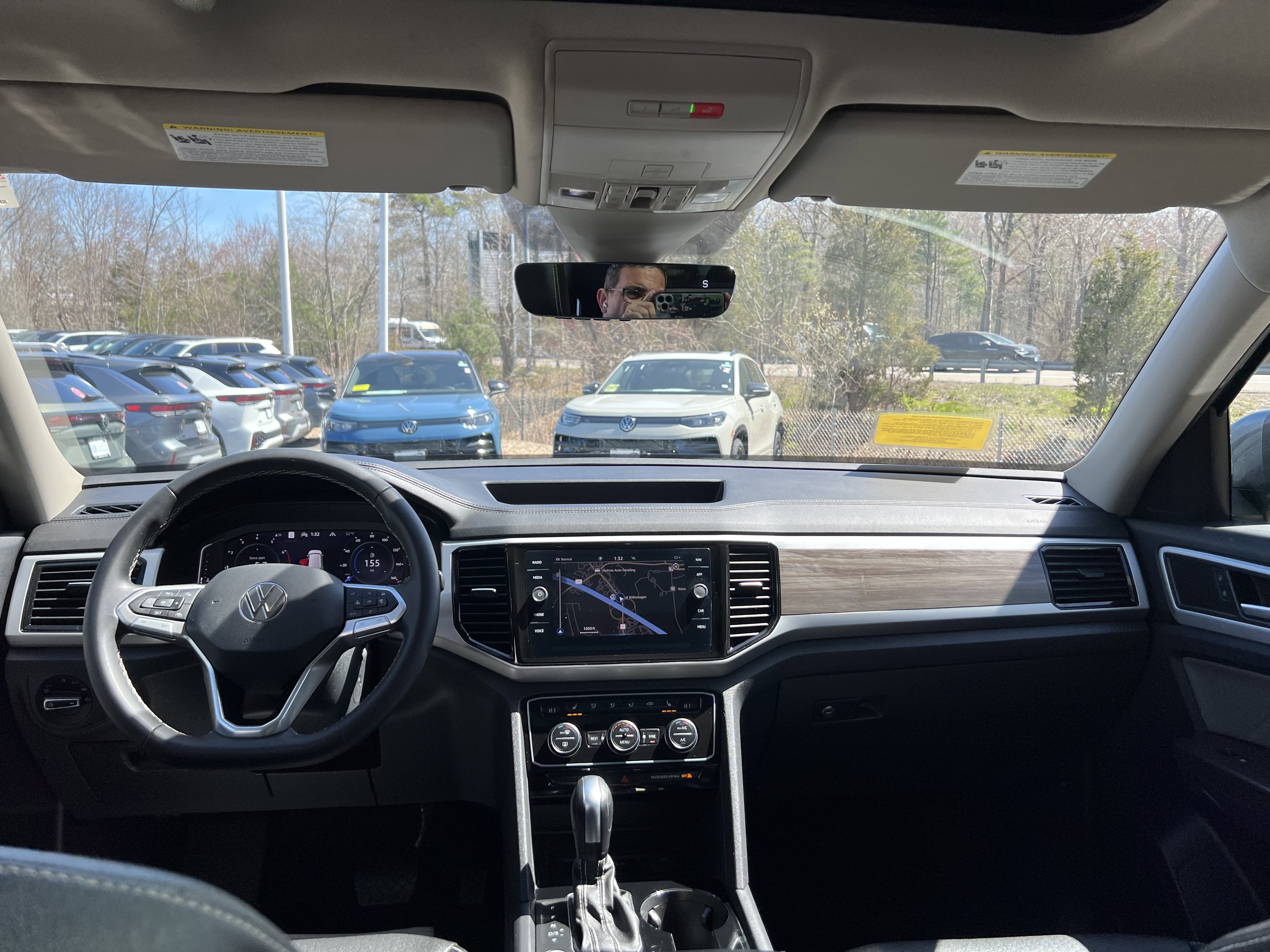 2023 Volkswagen Atlas 3.6L V6 SEL w/captains chairs