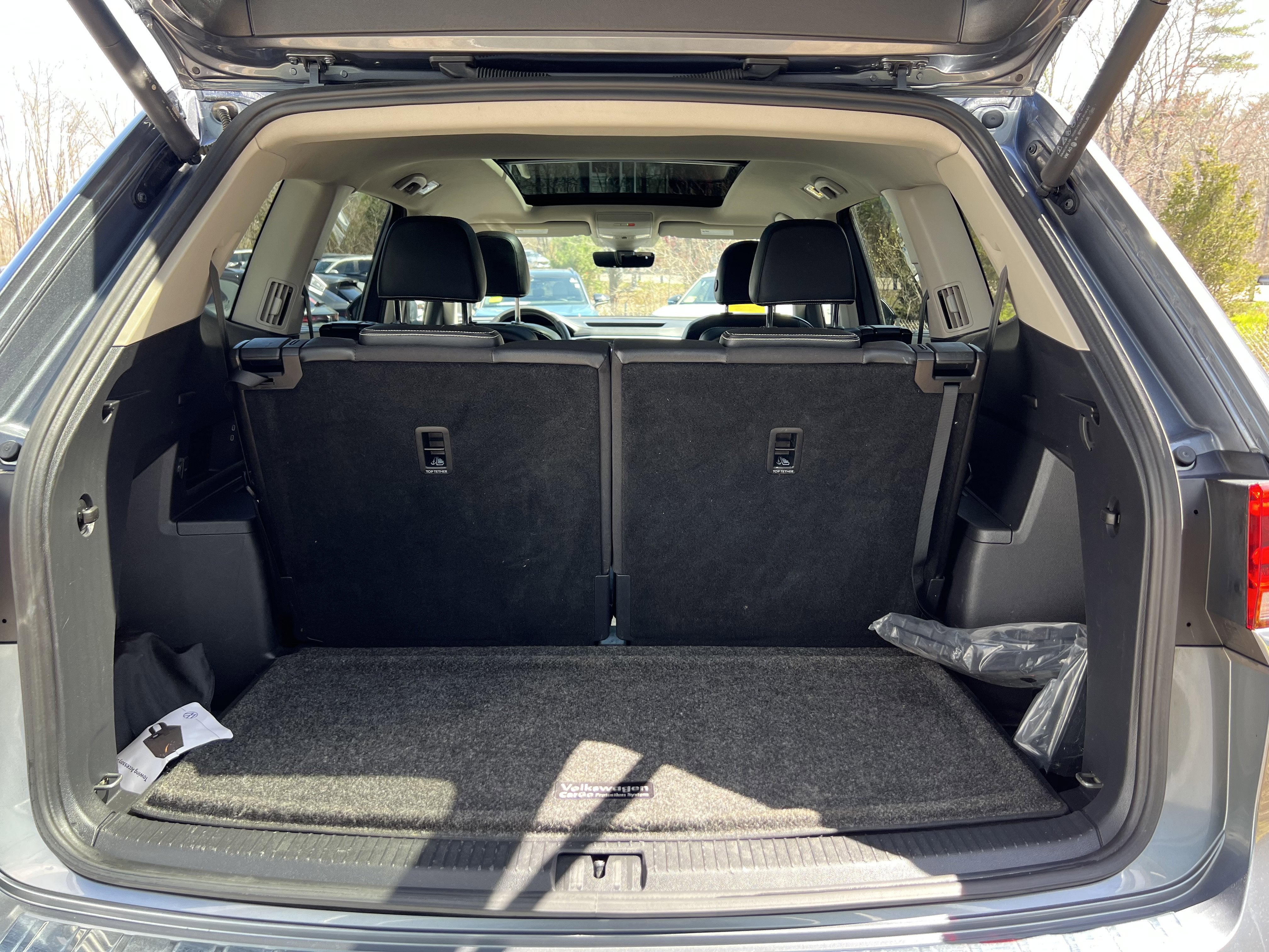 2023 Volkswagen Atlas 3.6L V6 SEL w/captains chairs