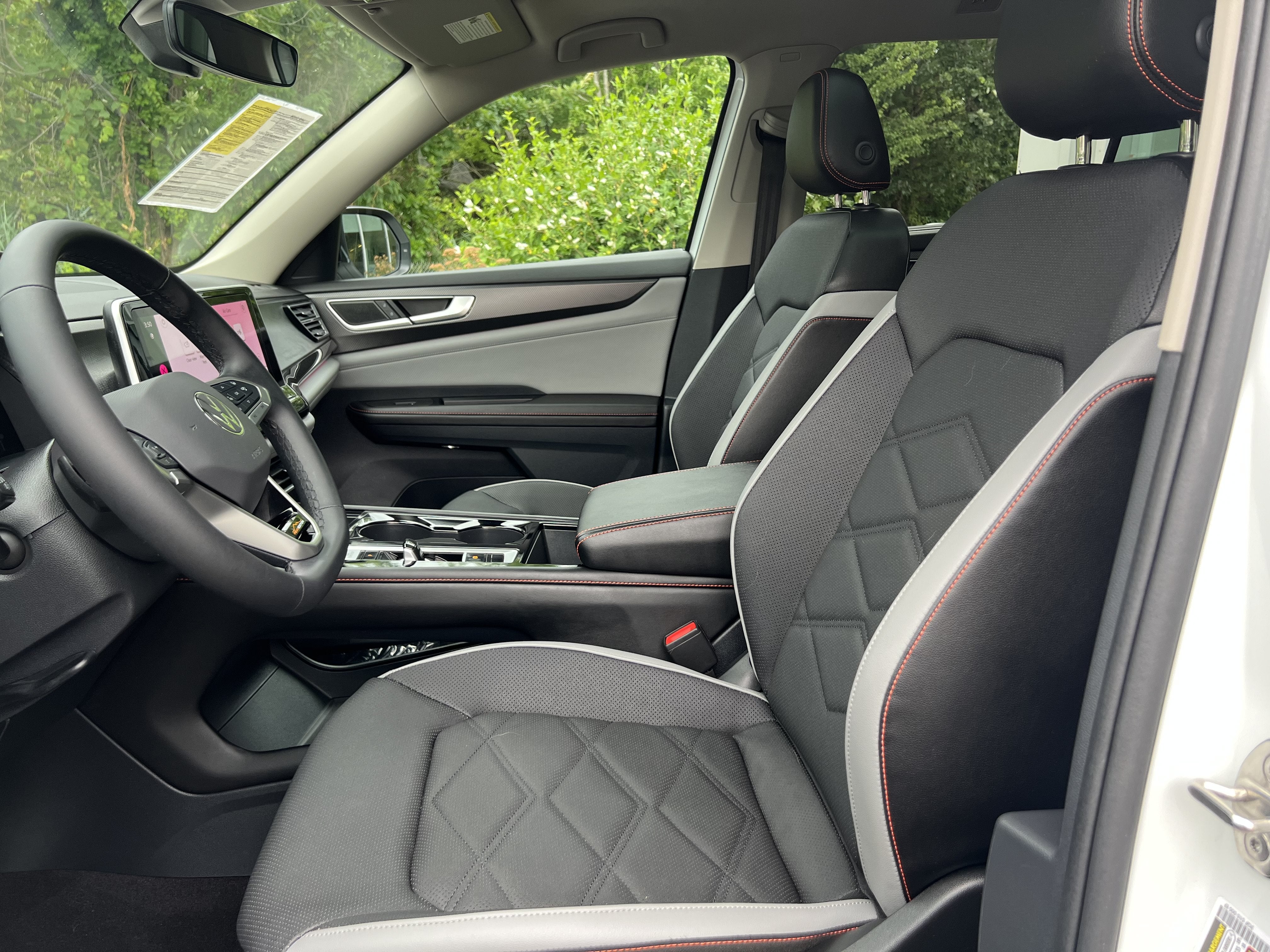 2024 Volkswagen Atlas 2.0T Peak Edition SE w/Technology
