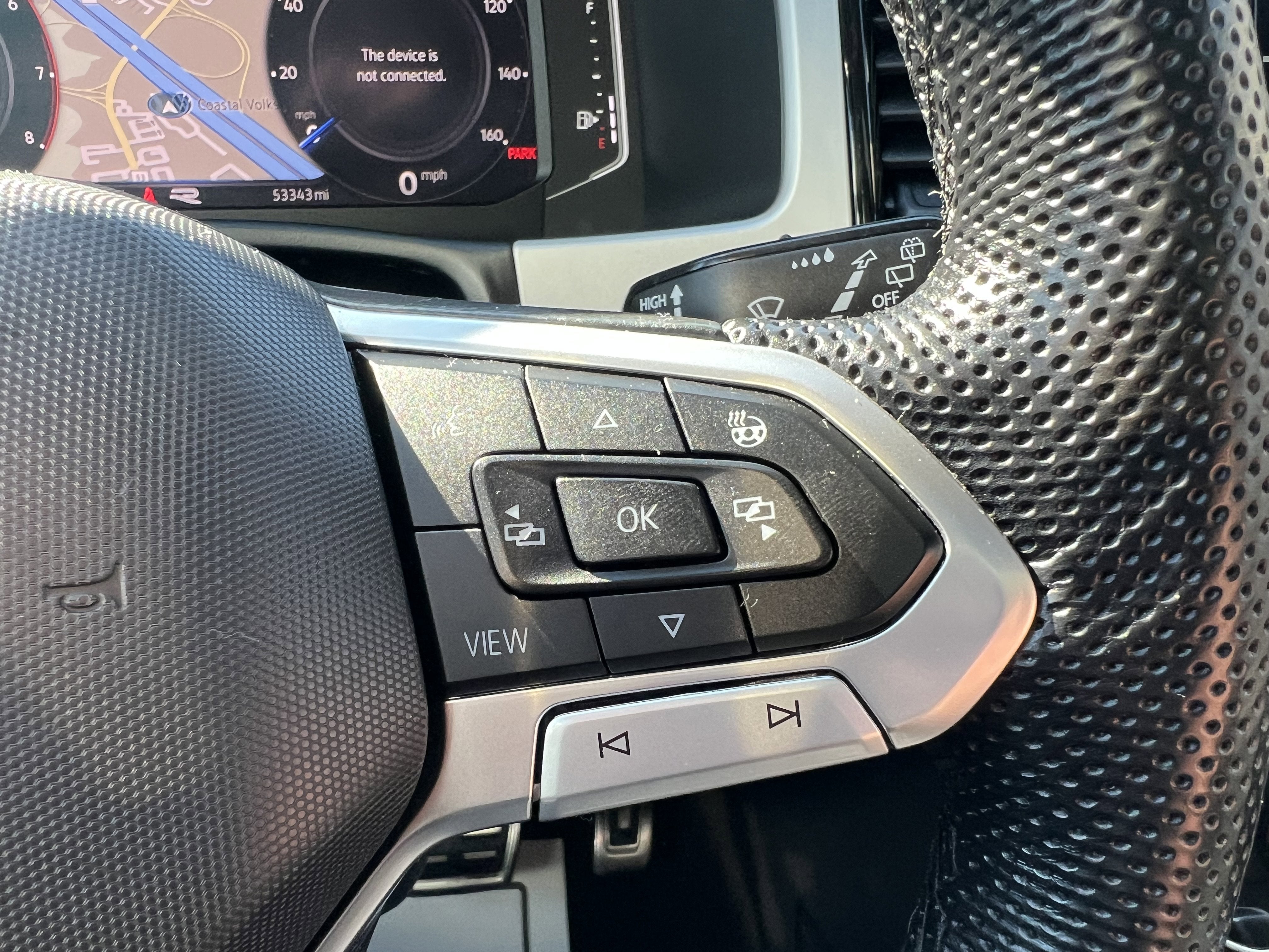 2023 Volkswagen Atlas 3.6L V6 SEL Premium R-Line w/captains chairs