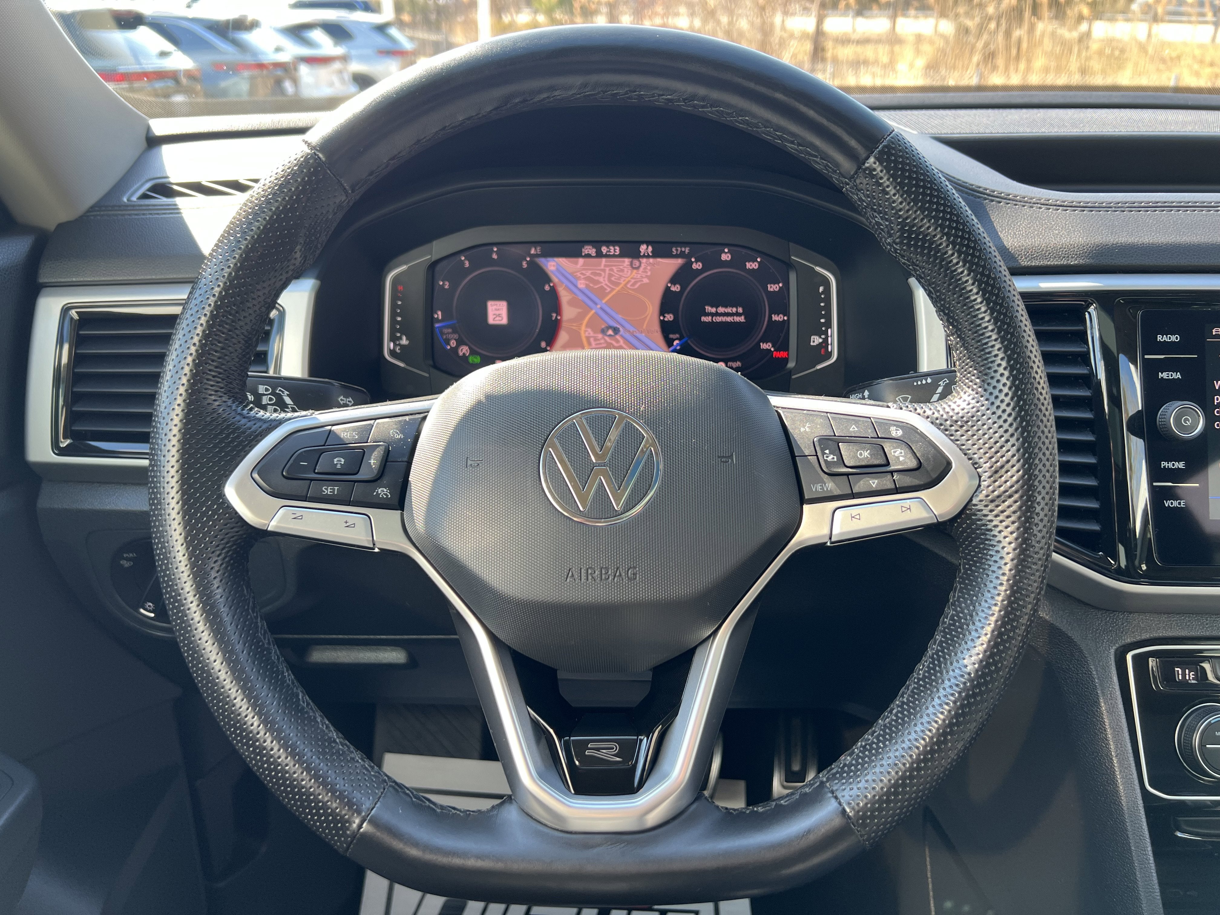 2023 Volkswagen Atlas 3.6L V6 SEL Premium R-Line w/captains chairs