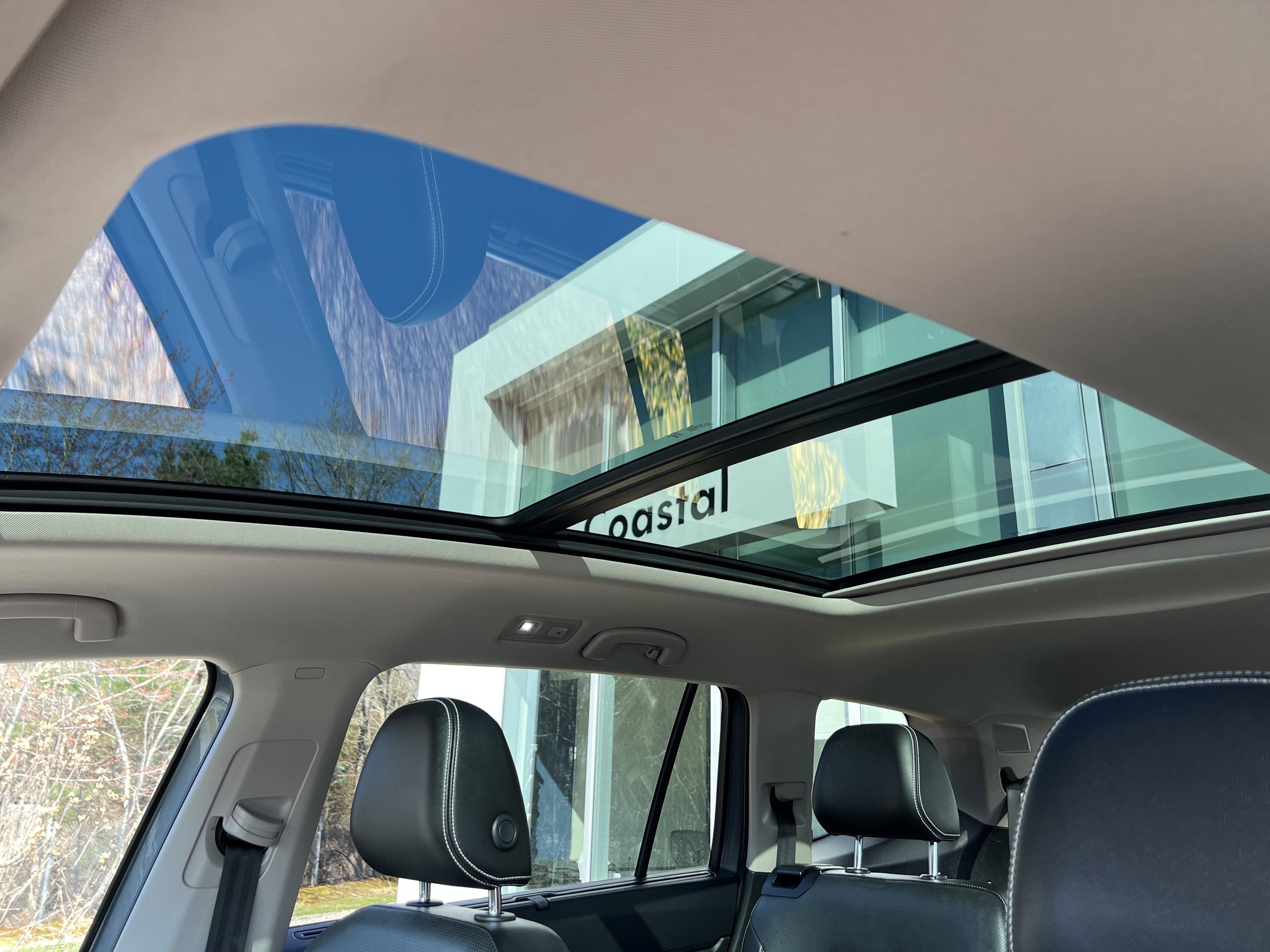 2023 Volkswagen Atlas 3.6L V6 SEL Premium R-Line w/captains chairs