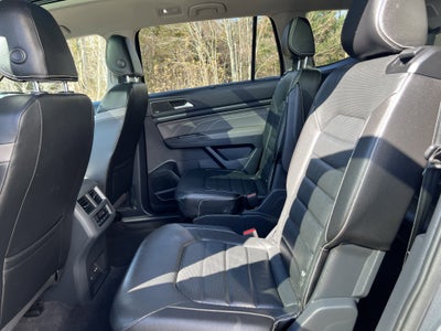 2023 Volkswagen Atlas 3.6L V6 SEL Premium R-Line w/captains chairs