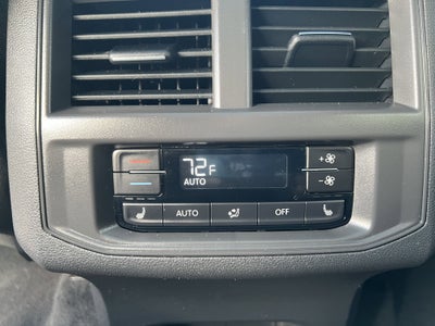 2023 Volkswagen Atlas 3.6L V6 SEL Premium R-Line w/captains chairs