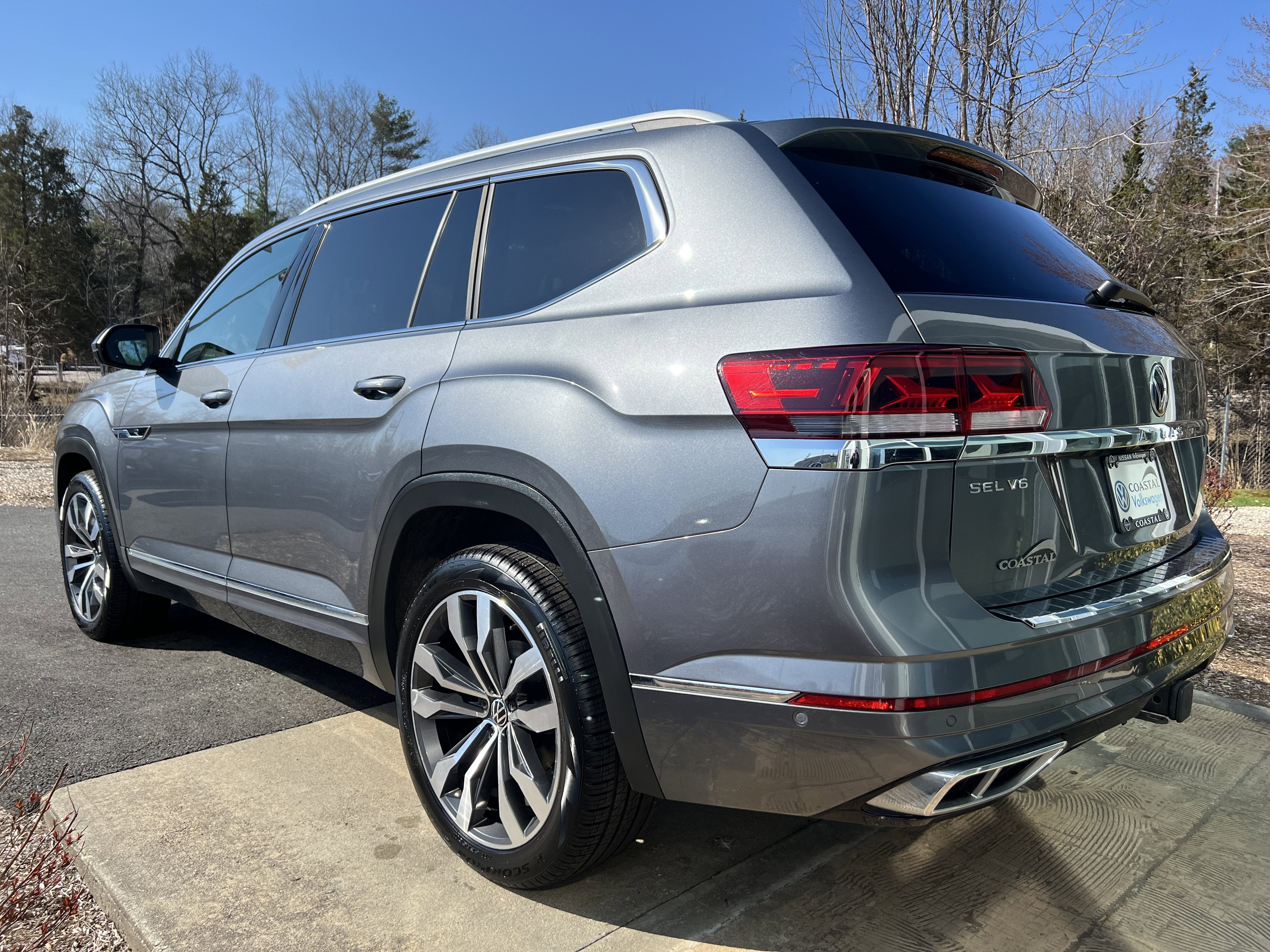 2023 Volkswagen Atlas 3.6L V6 SEL Premium R-Line w/captains chairs
