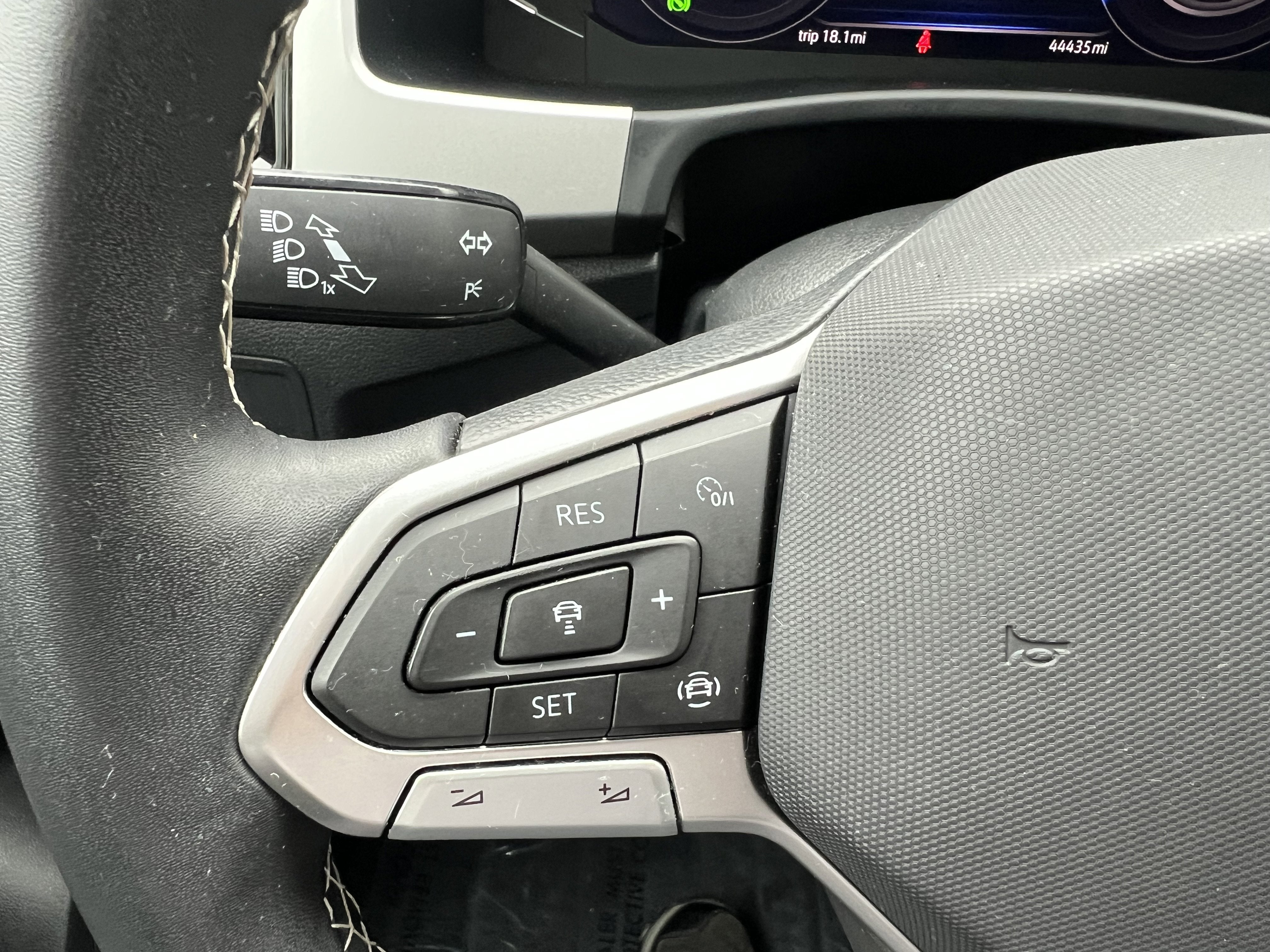 2023 Volkswagen Atlas 2.0T SE w/Technology