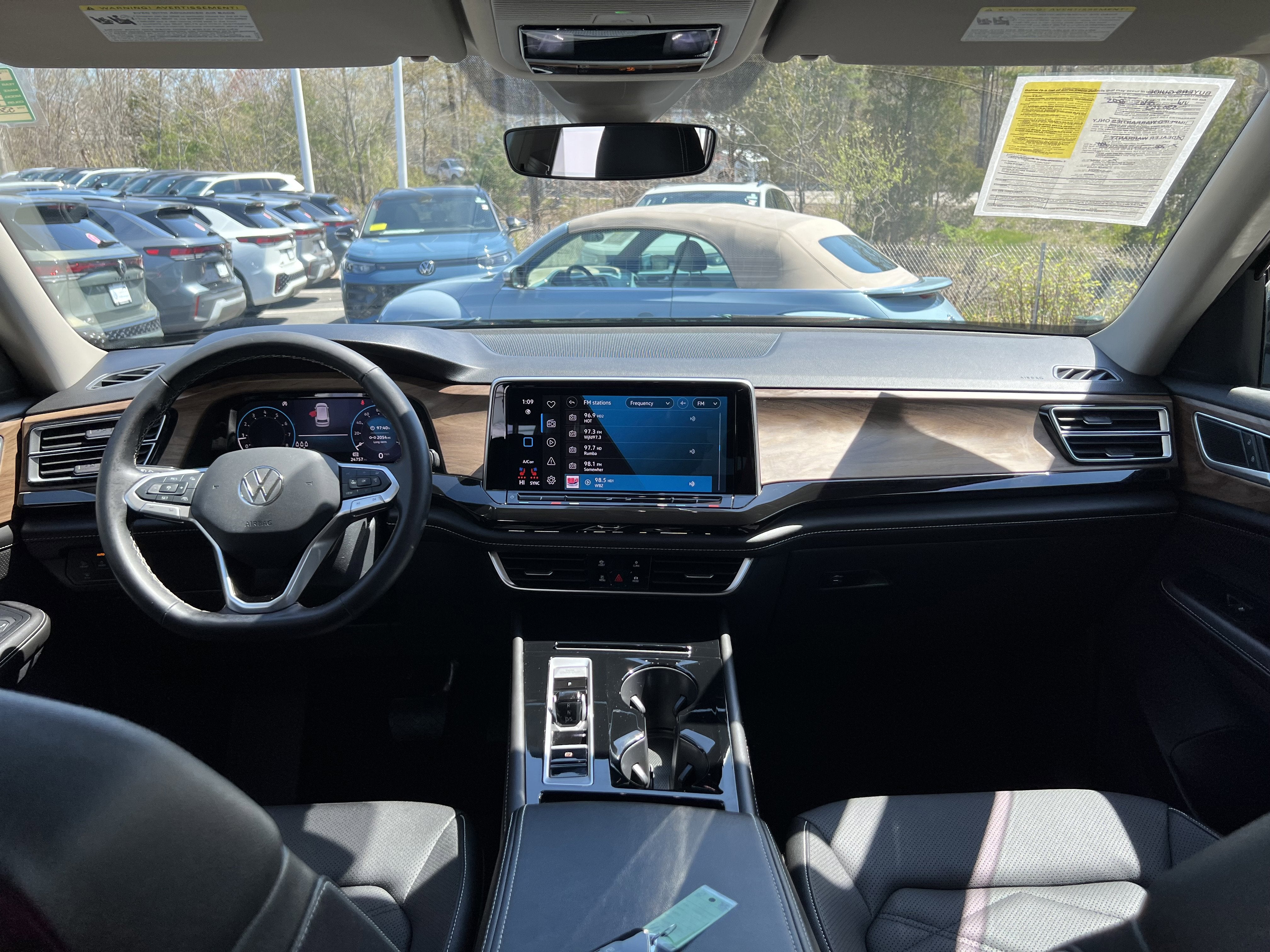 2025 Volkswagen Atlas 2.0T SE w/Technology