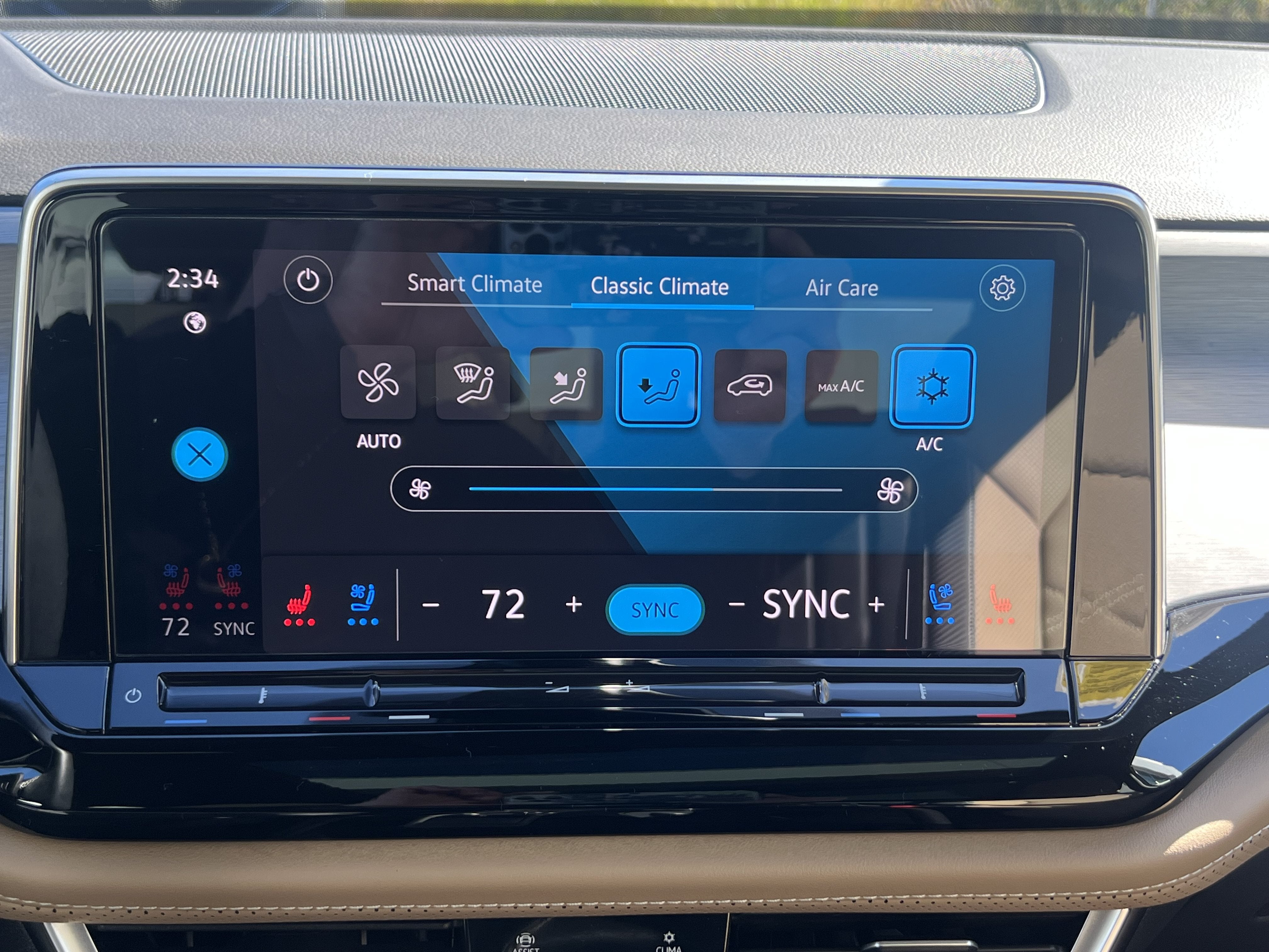 2024 Volkswagen Atlas Cross Sport 2.0T SE w/Technology