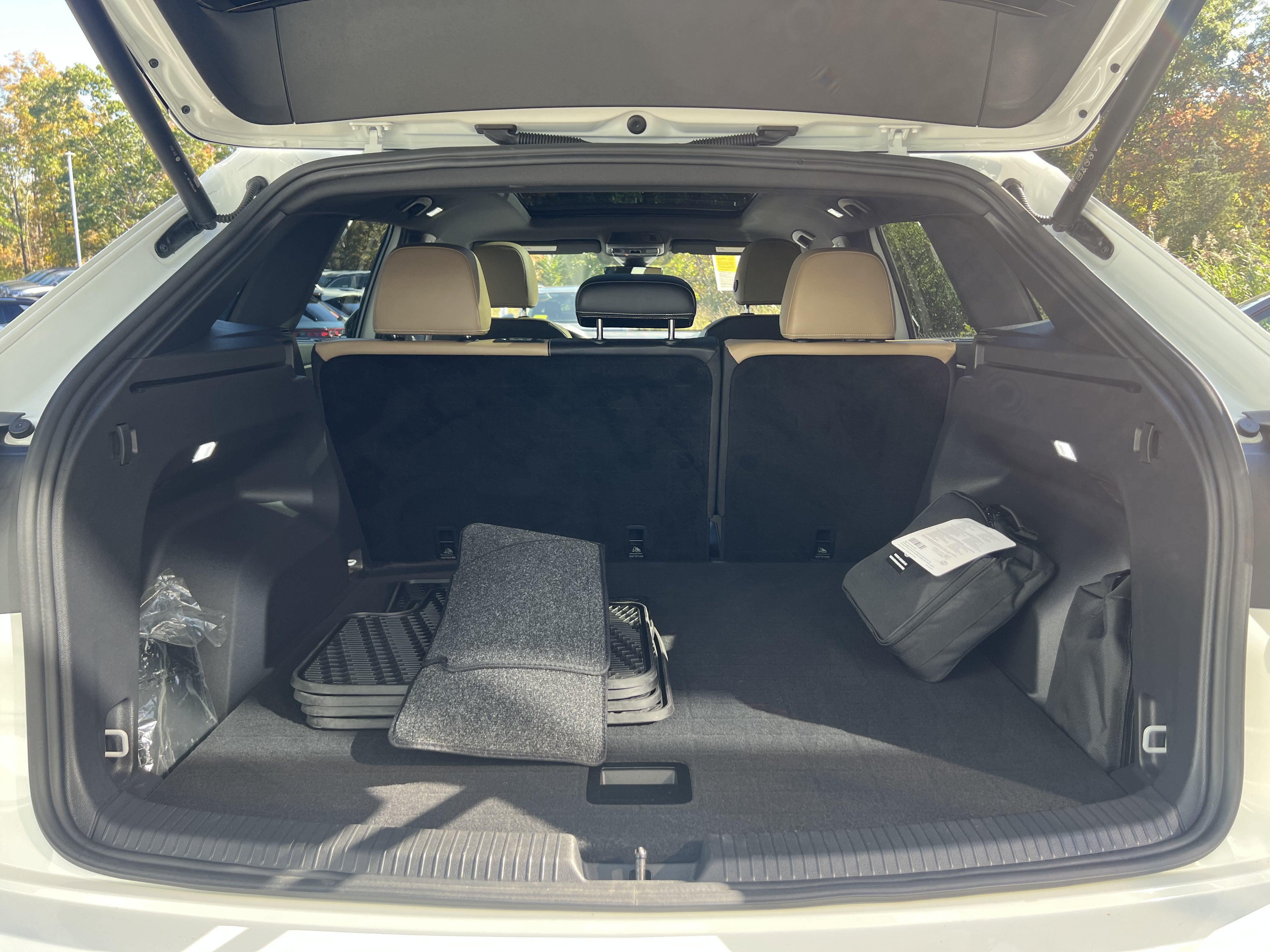 2024 Volkswagen Atlas Cross Sport 2.0T SE w/Technology