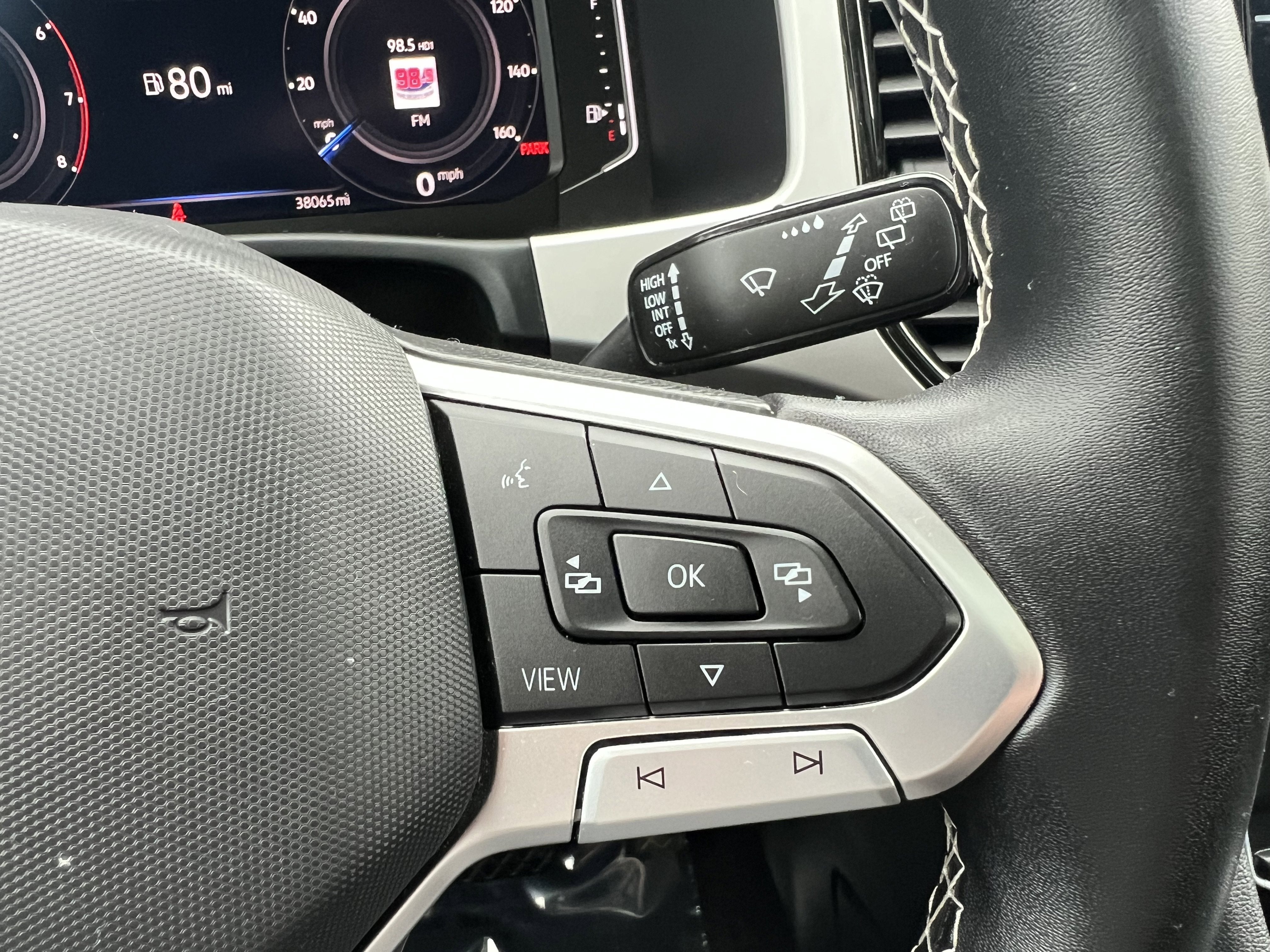 2023 Volkswagen Atlas 2.0T SE w/Technology w/panoramic sunroof