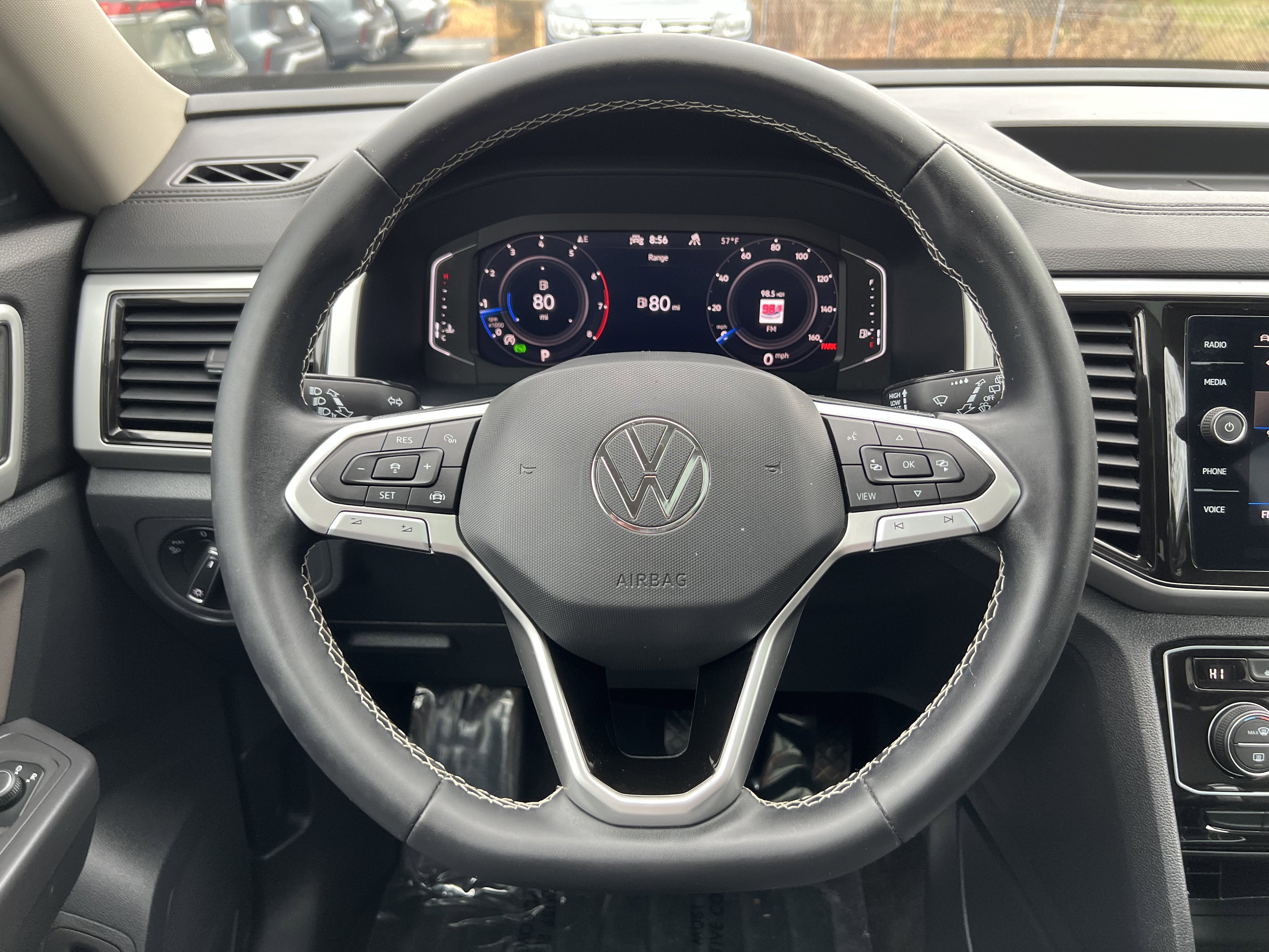 2023 Volkswagen Atlas 2.0T SE w/Technology w/panoramic sunroof