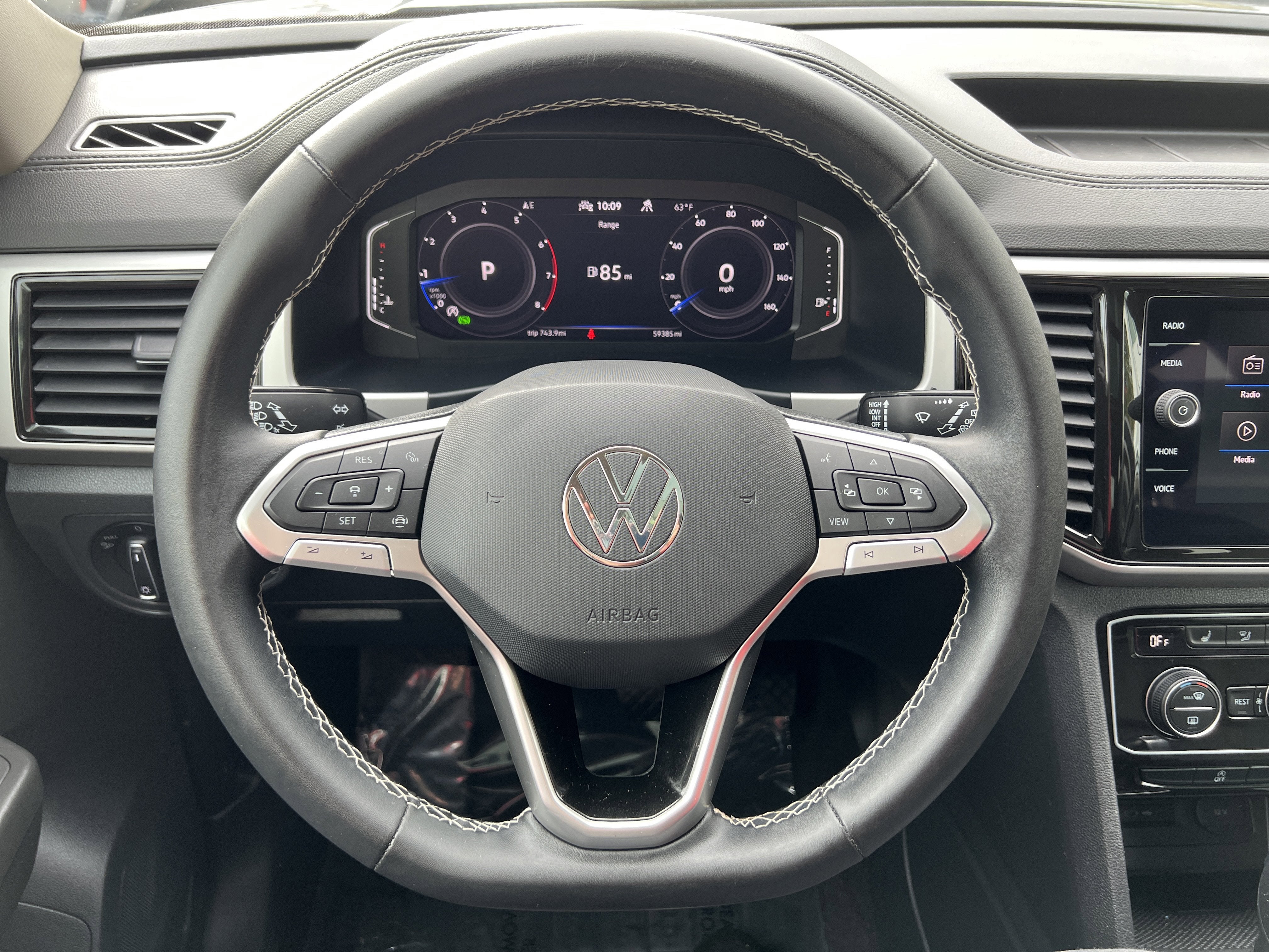 2022 Volkswagen Atlas 2.0T SE w/Technology w/Captains Chairs and Panoramic Sunroof