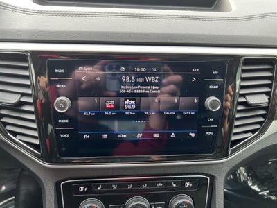 2022 Volkswagen Atlas 2.0T SE w/Technology w/Captains Chairs and Panoramic Sunroof