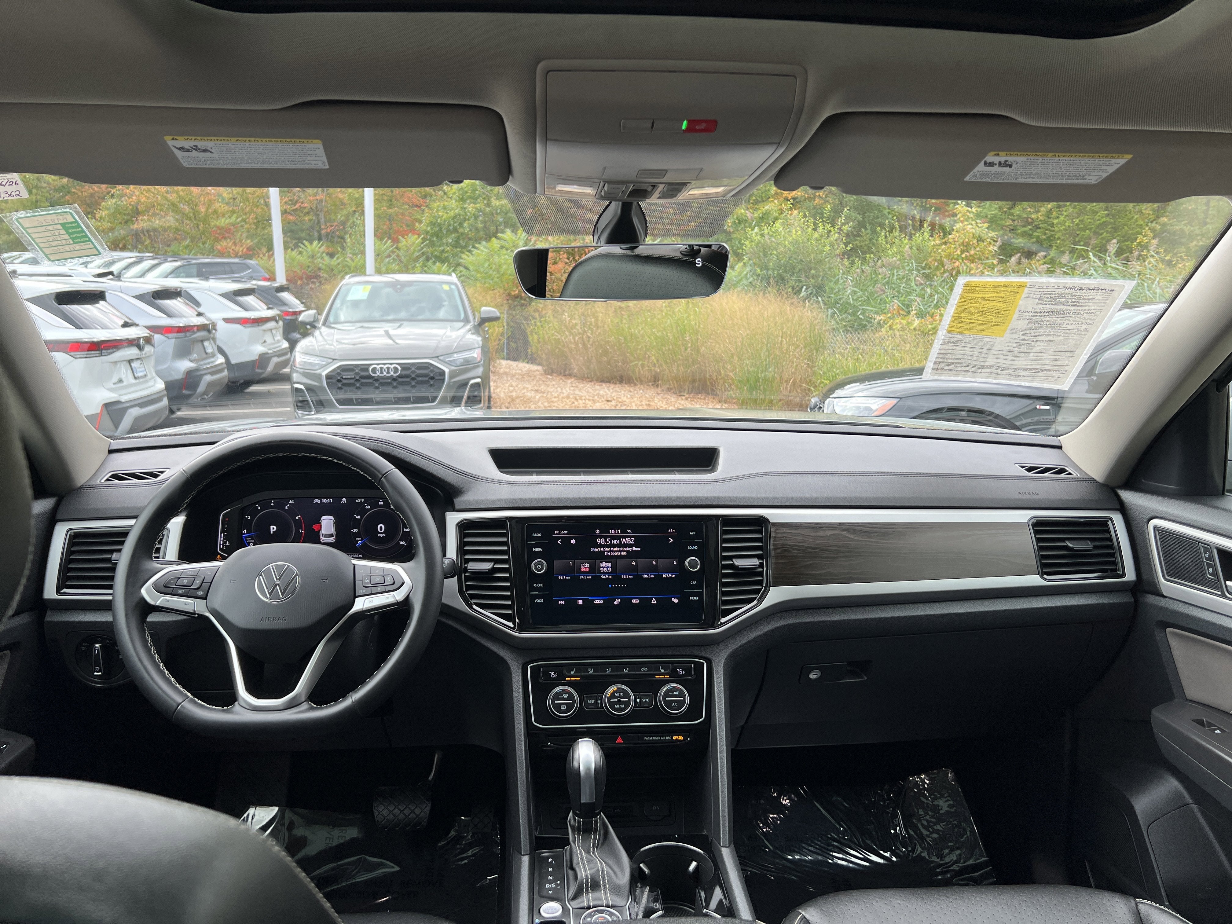 2022 Volkswagen Atlas 2.0T SE w/Technology w/Captains Chairs and Panoramic Sunroof