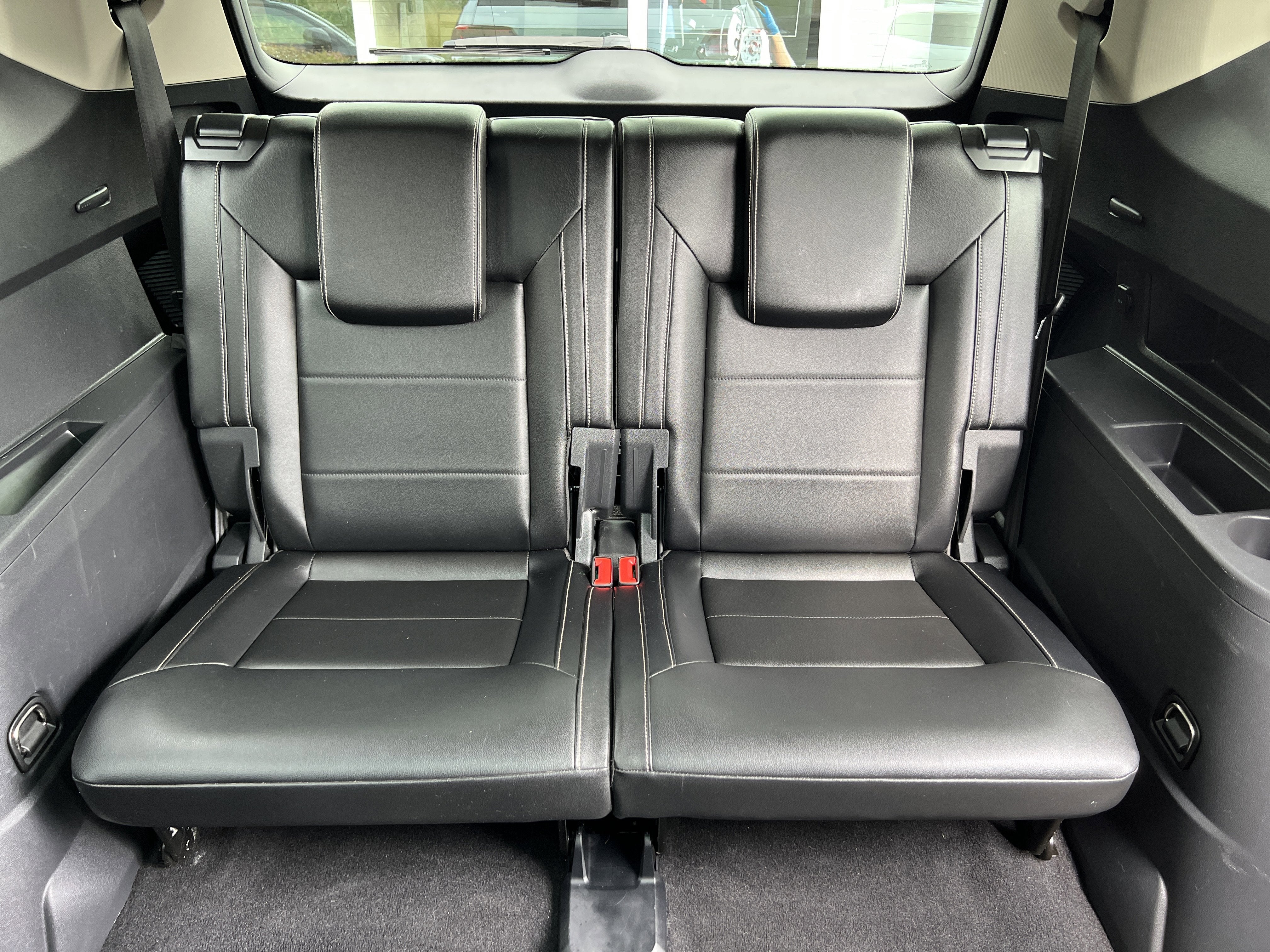 2022 Volkswagen Atlas 2.0T SE w/Technology w/Captains Chairs and Panoramic Sunroof