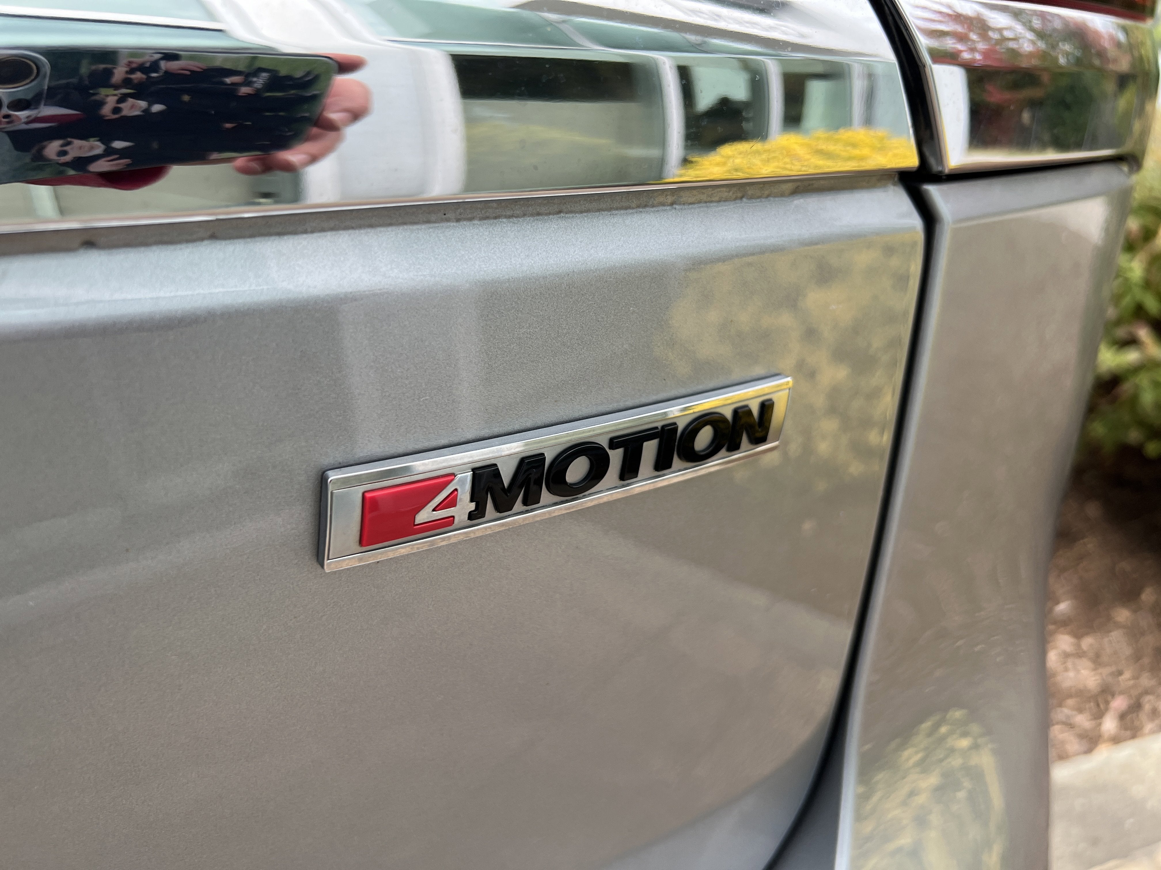 2022 Volkswagen Atlas 2.0T SE w/Technology w/Captains Chairs and Panoramic Sunroof