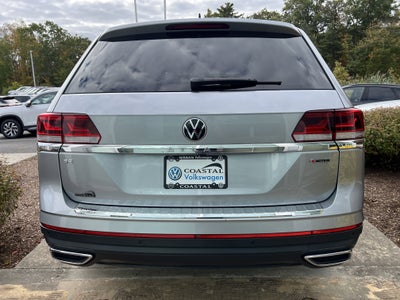2022 Volkswagen Atlas 2.0T SE w/Technology w/Captains Chairs and Panoramic Sunroof